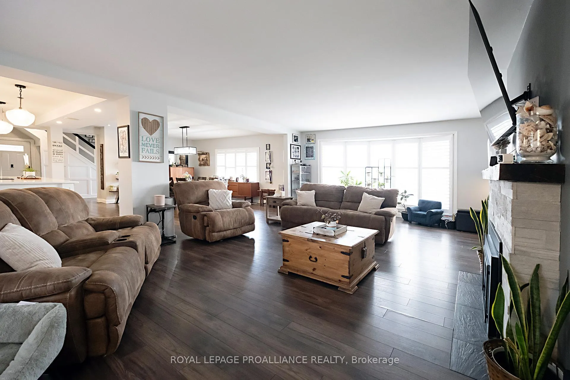 Photo 19 of 306 Dundas Street W, Quinte West, Trenton Ward — HOMEH