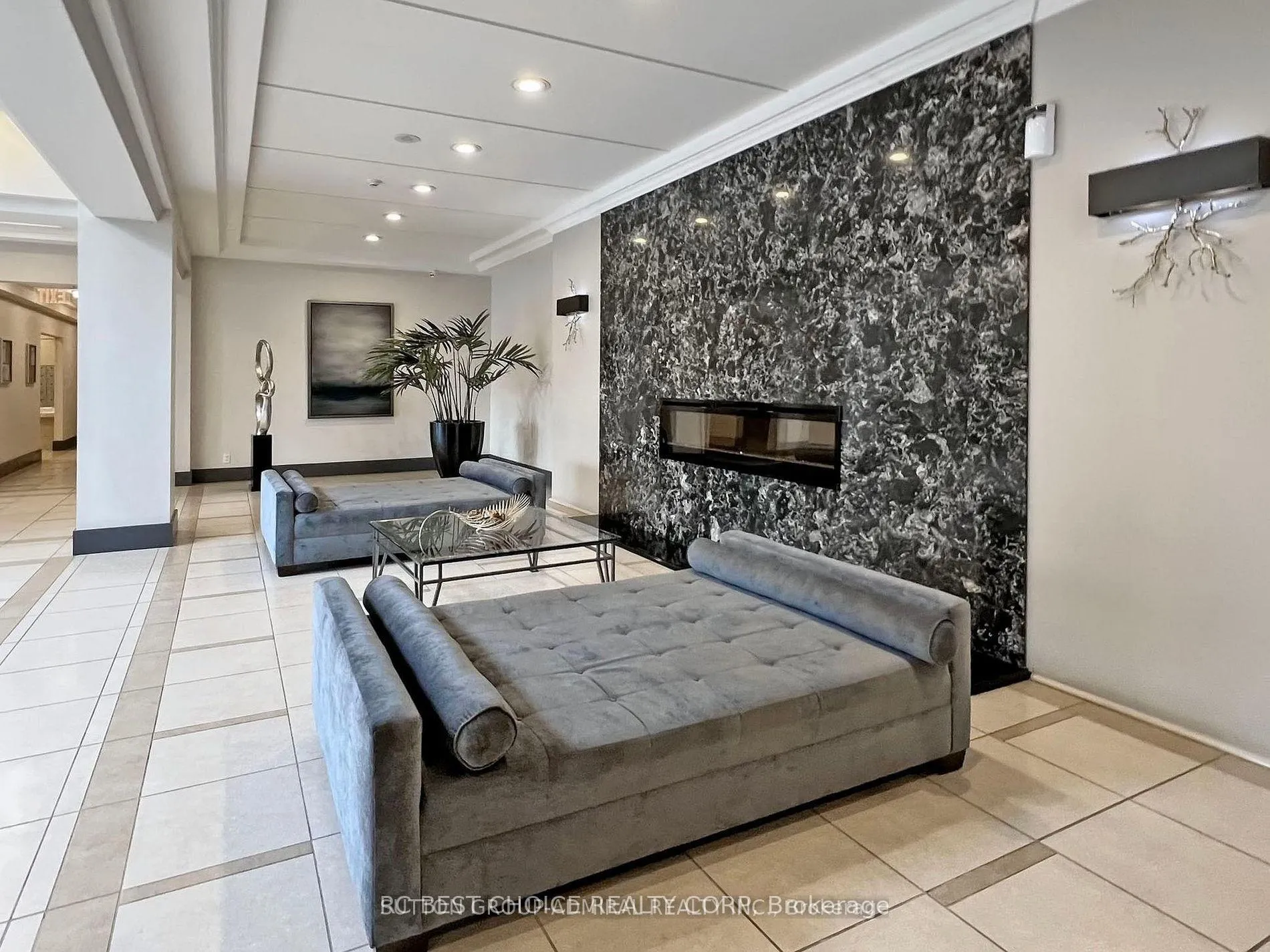 Photo 2 of Unit 911, 50 Disera Drive, Vaughan, Beverley Glen — HOMEH