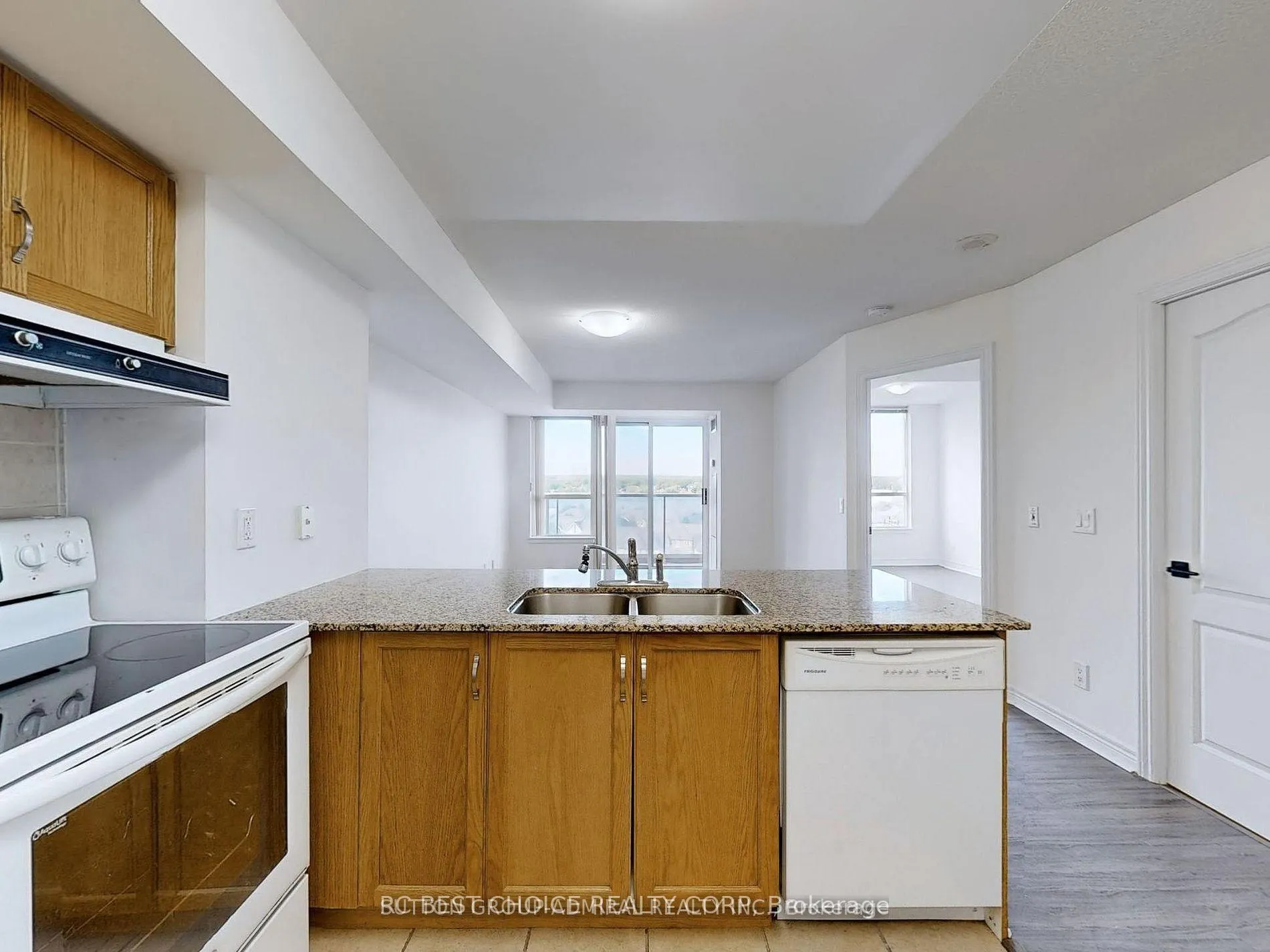 Photo 10 of Unit 911, 50 Disera Drive, Vaughan, Beverley Glen — HOMEH