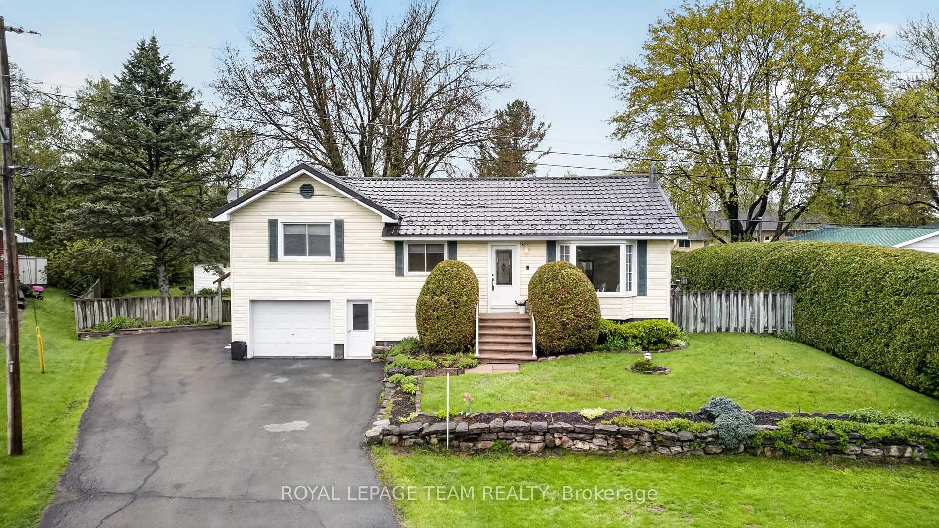 Photo 2 of 1509 Mayrene Crescent, Ottawa, Greely — HOMEH