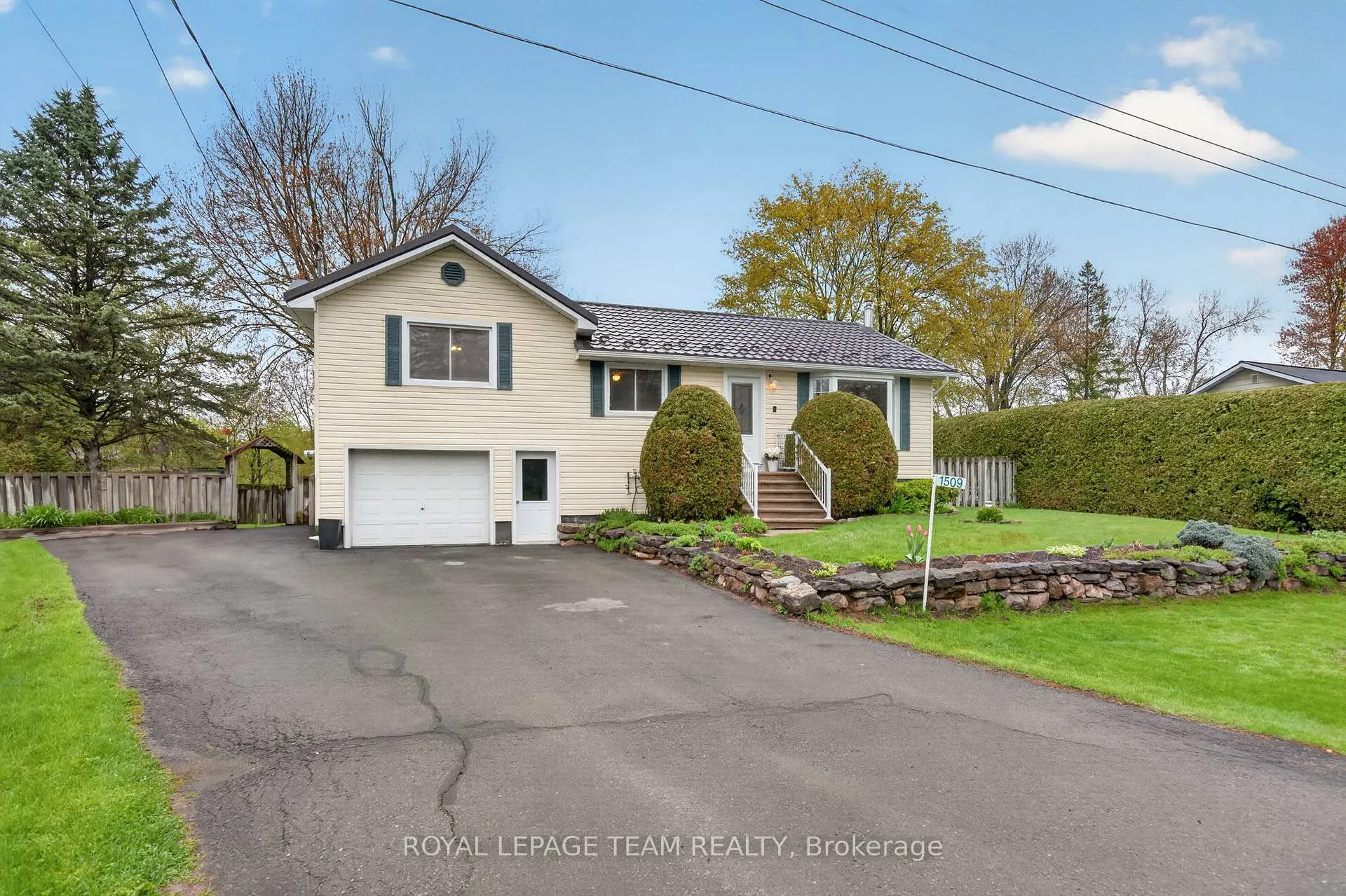 Photo 3 of 1509 Mayrene Crescent, Ottawa, Greely — HOMEH