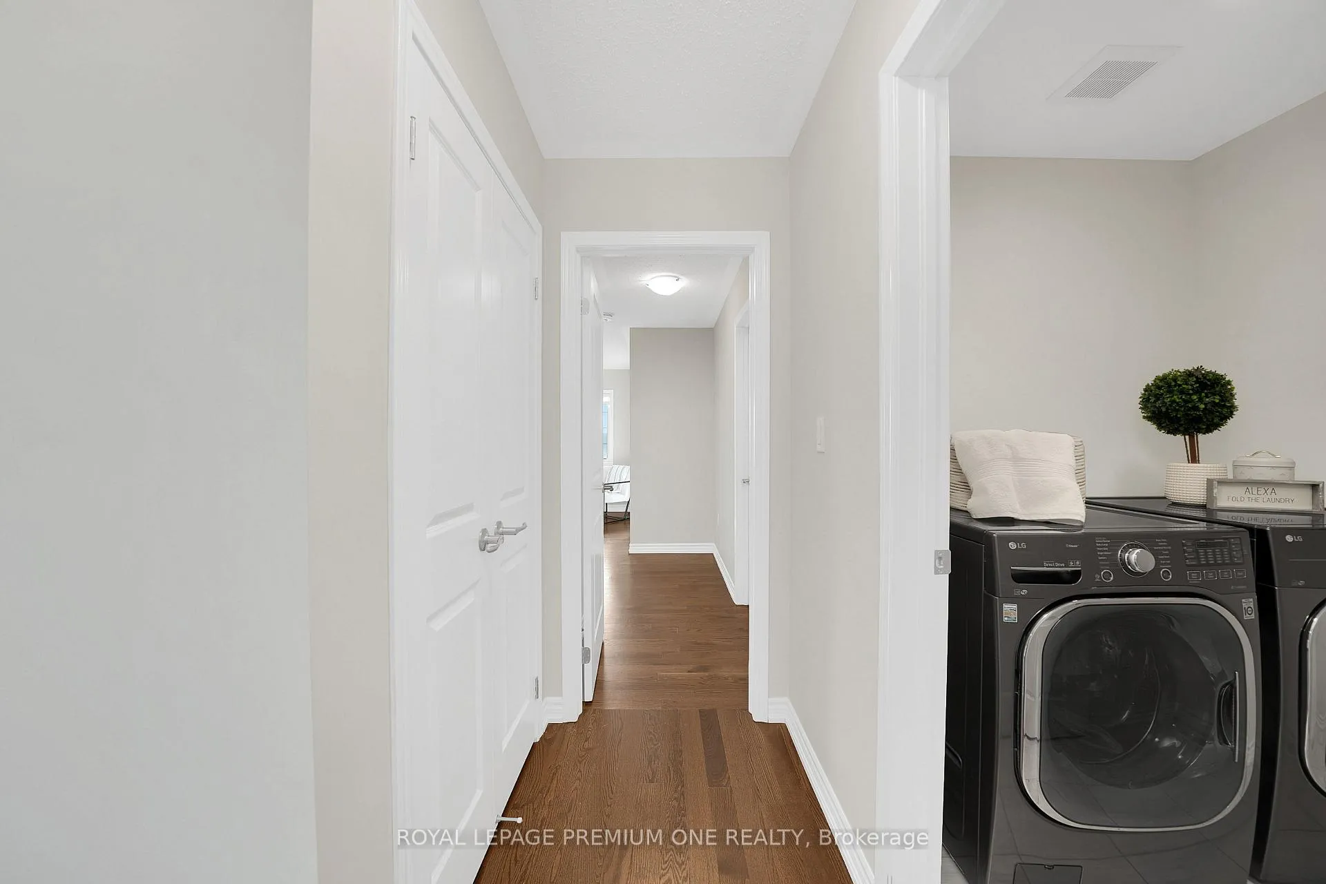 Photo 8 of 53 McMichael Avenue, Vaughan, Kleinburg — HOMEH