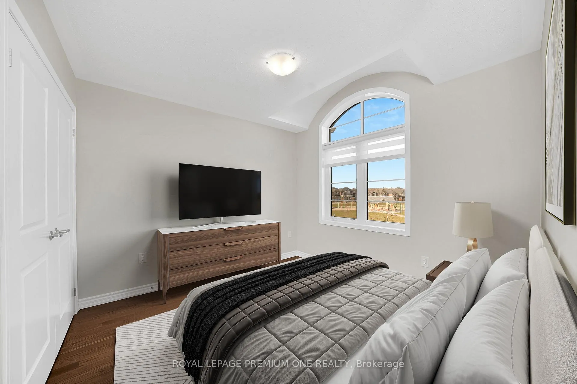 Photo 9 of 53 McMichael Avenue, Vaughan, Kleinburg — HOMEH