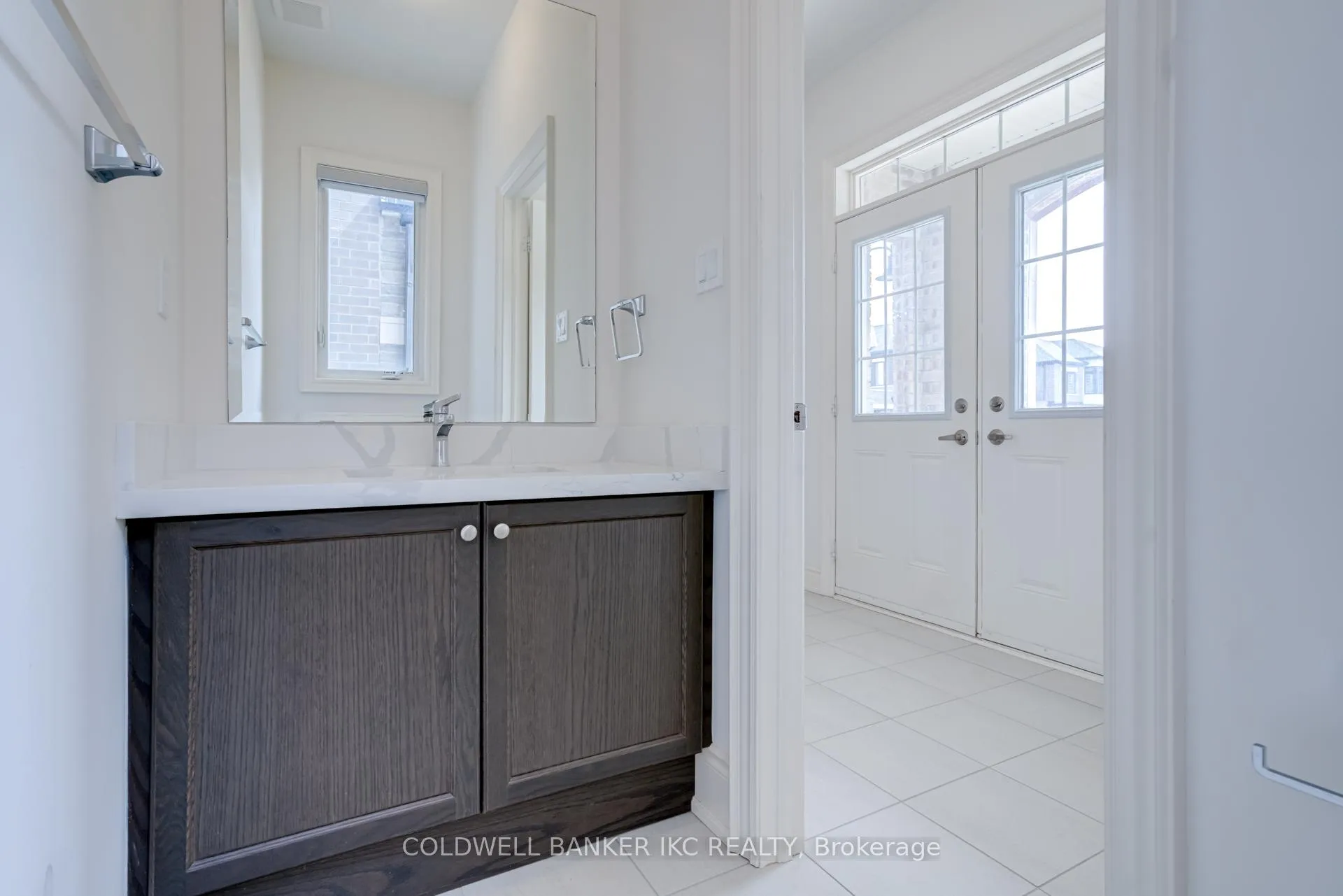 Photo 3 of 195 Great Falls Boulevard, Hamilton, Waterdown — HOMEH