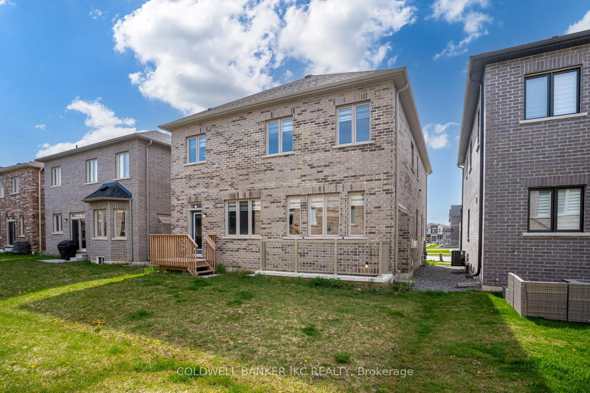 Photo 38 of 195 Great Falls Boulevard, Hamilton, Waterdown — HOMEH
