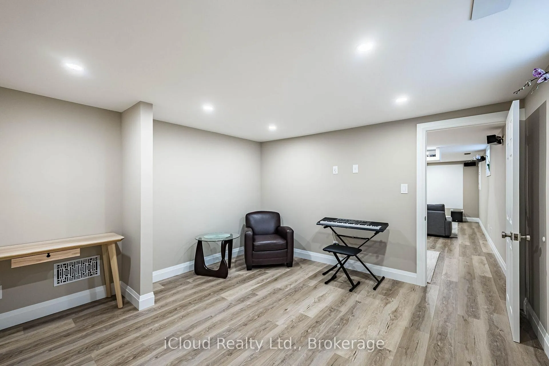 Photo 32 of 1195 Stanley Drive, Burlington, Mountainside — HOMEH