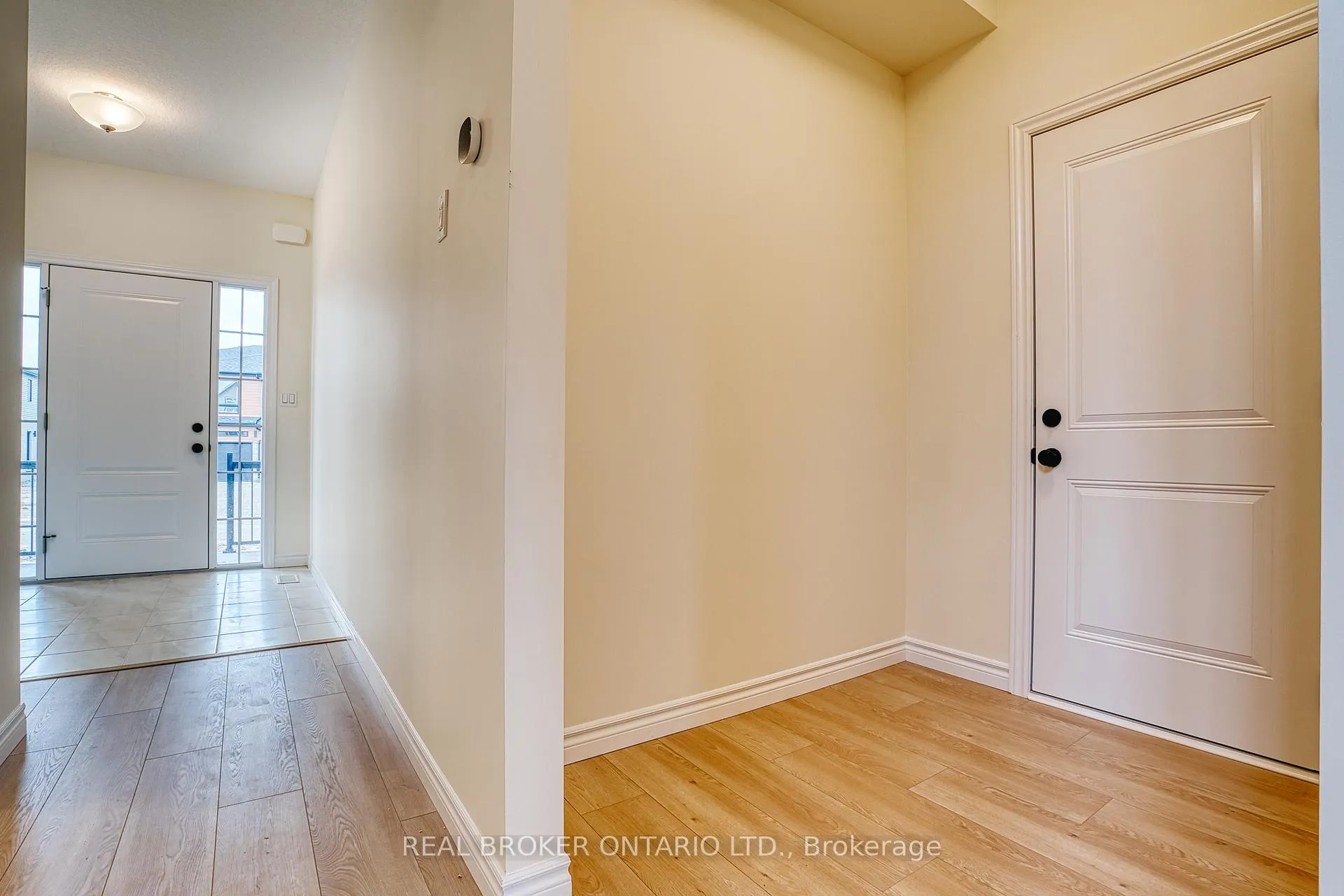 Photo 2 of 30 Ford Drive, Stratford — HOMEH