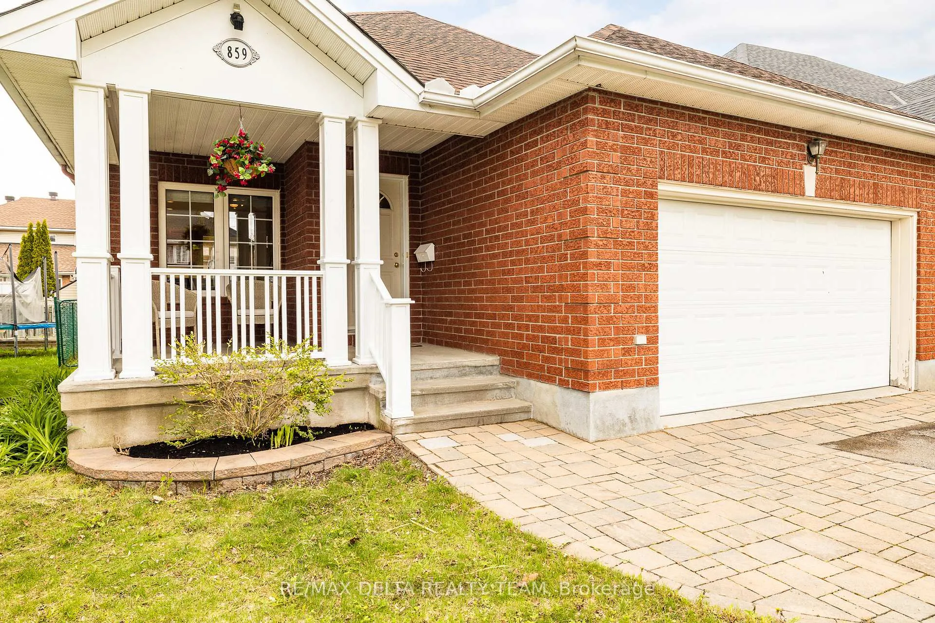 Photo 2 of 859 Giant Cedars Crescent, Ottawa, Riverside South/Gloucester Glen — HOMEH