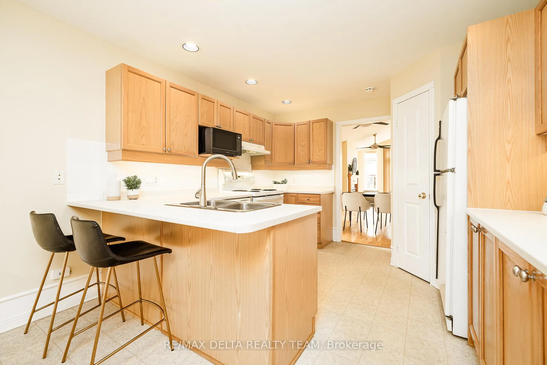 Photo 10 of 859 Giant Cedars Crescent, Ottawa, Riverside South/Gloucester Glen — HOMEH