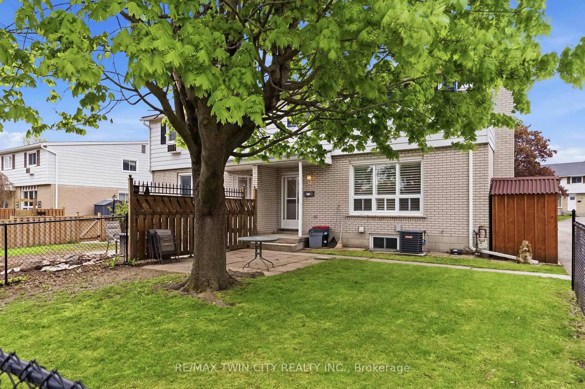 Photo 2 of Unit C, 51 Metcalfe Crescent, Brantford, North Park/Wood St. — HOMEH