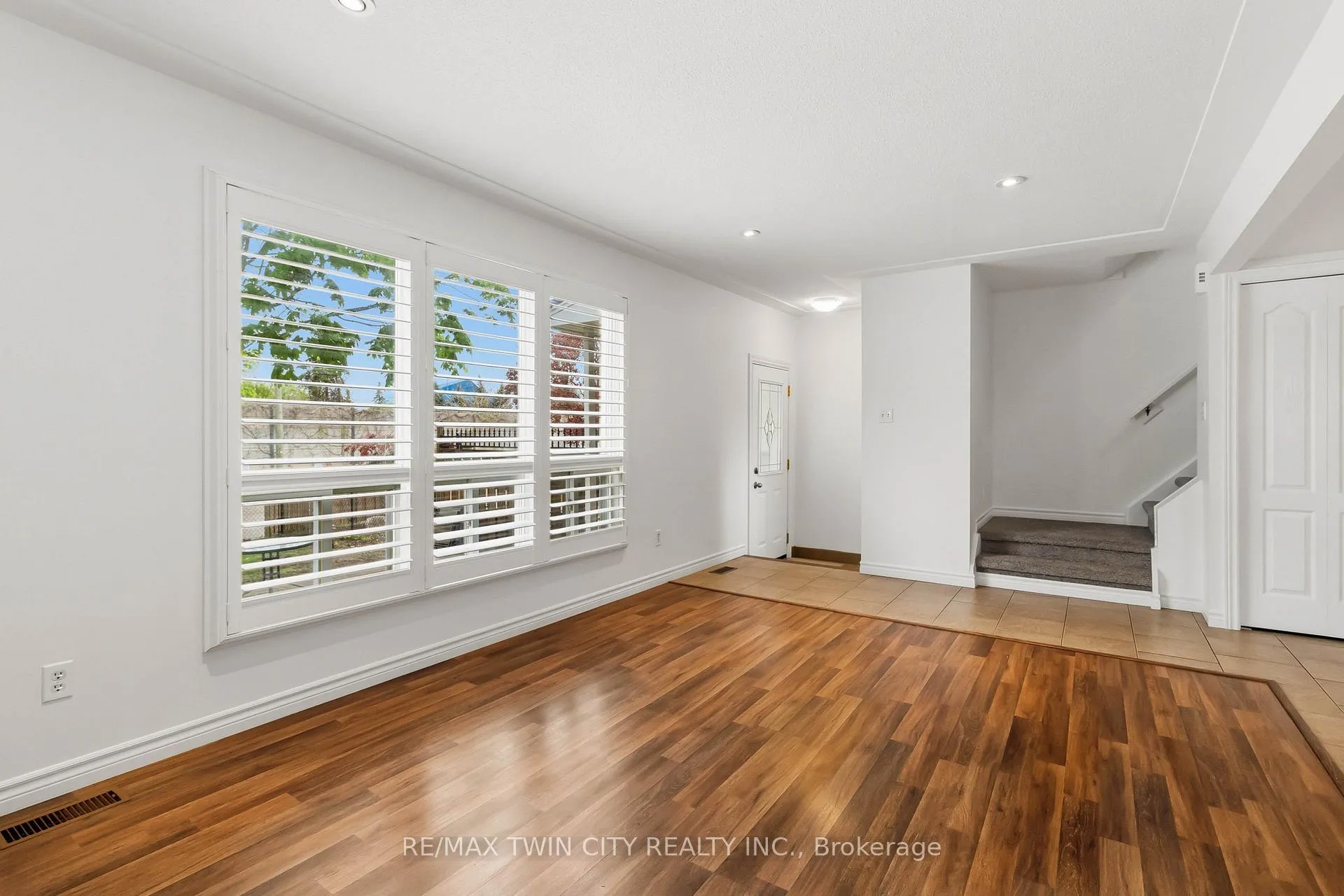 Photo 4 of Unit C, 51 Metcalfe Crescent, Brantford, North Park/Wood St. — HOMEH