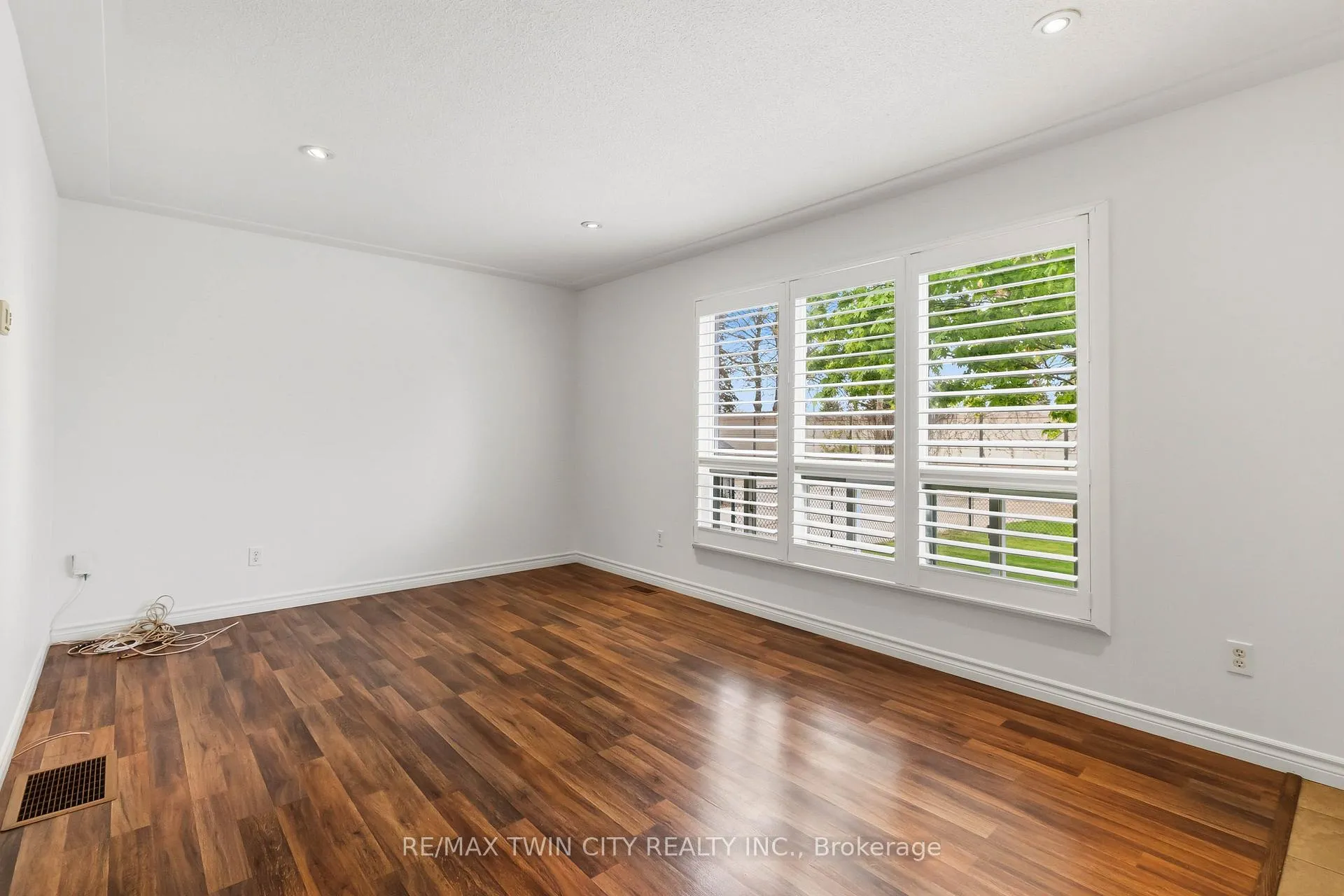 Photo 6 of Unit C, 51 Metcalfe Crescent, Brantford, North Park/Wood St. — HOMEH