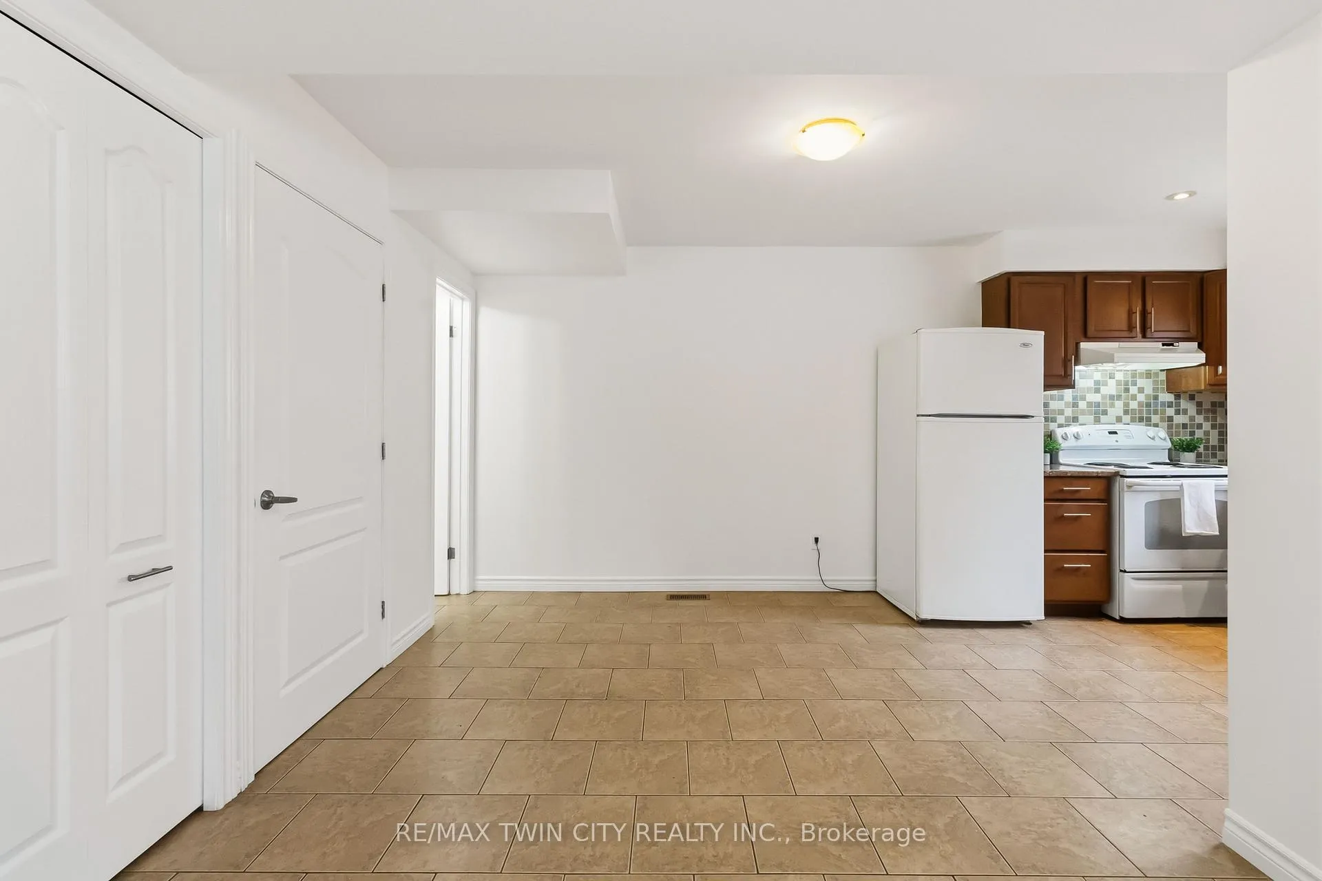 Photo 9 of Unit C, 51 Metcalfe Crescent, Brantford, North Park/Wood St. — HOMEH