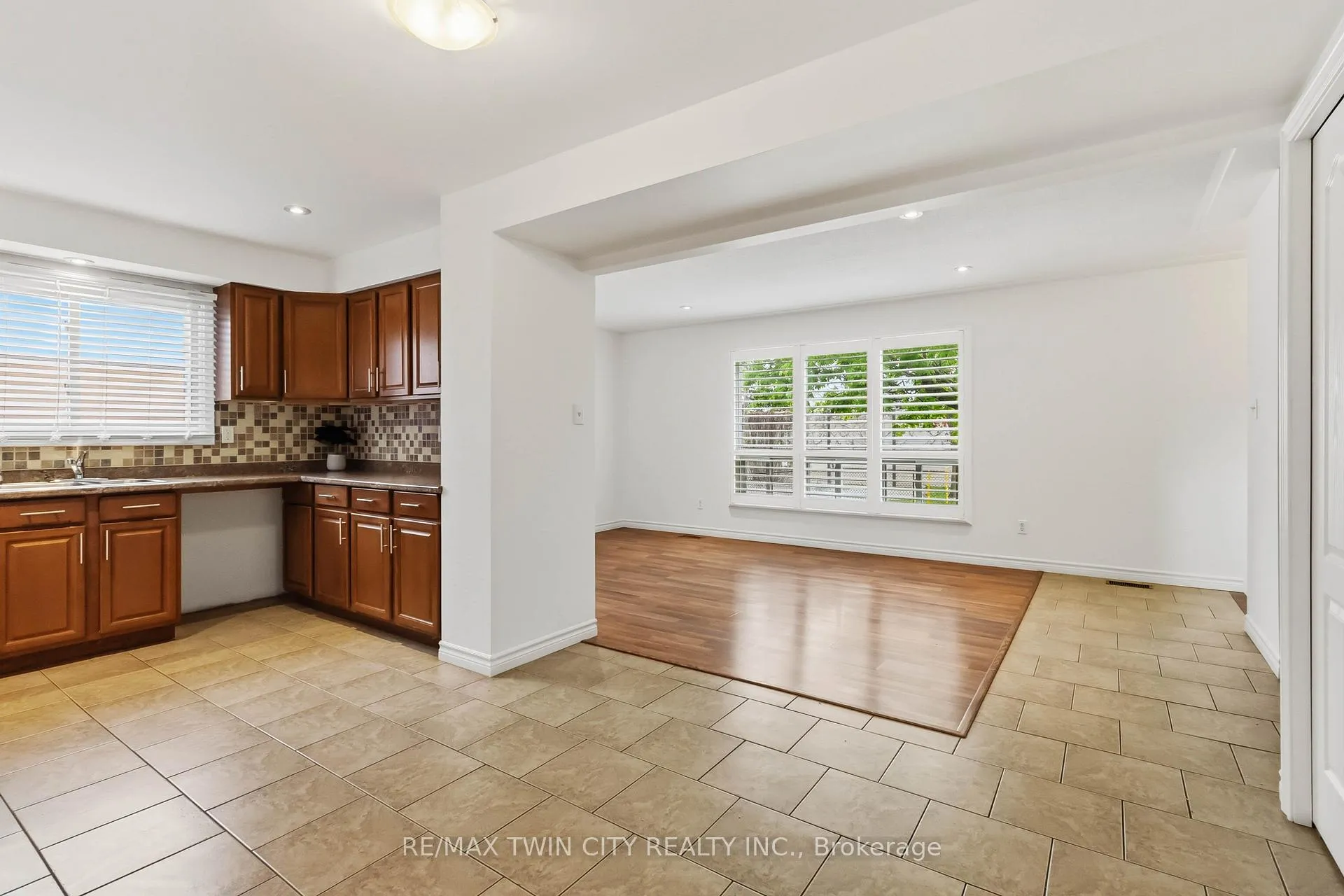 Photo 12 of Unit C, 51 Metcalfe Crescent, Brantford, North Park/Wood St. — HOMEH