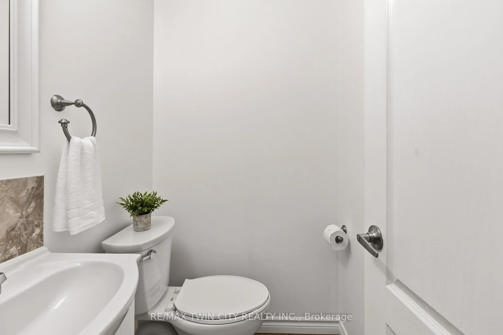 Photo 14 of Unit C, 51 Metcalfe Crescent, Brantford, North Park/Wood St. — HOMEH