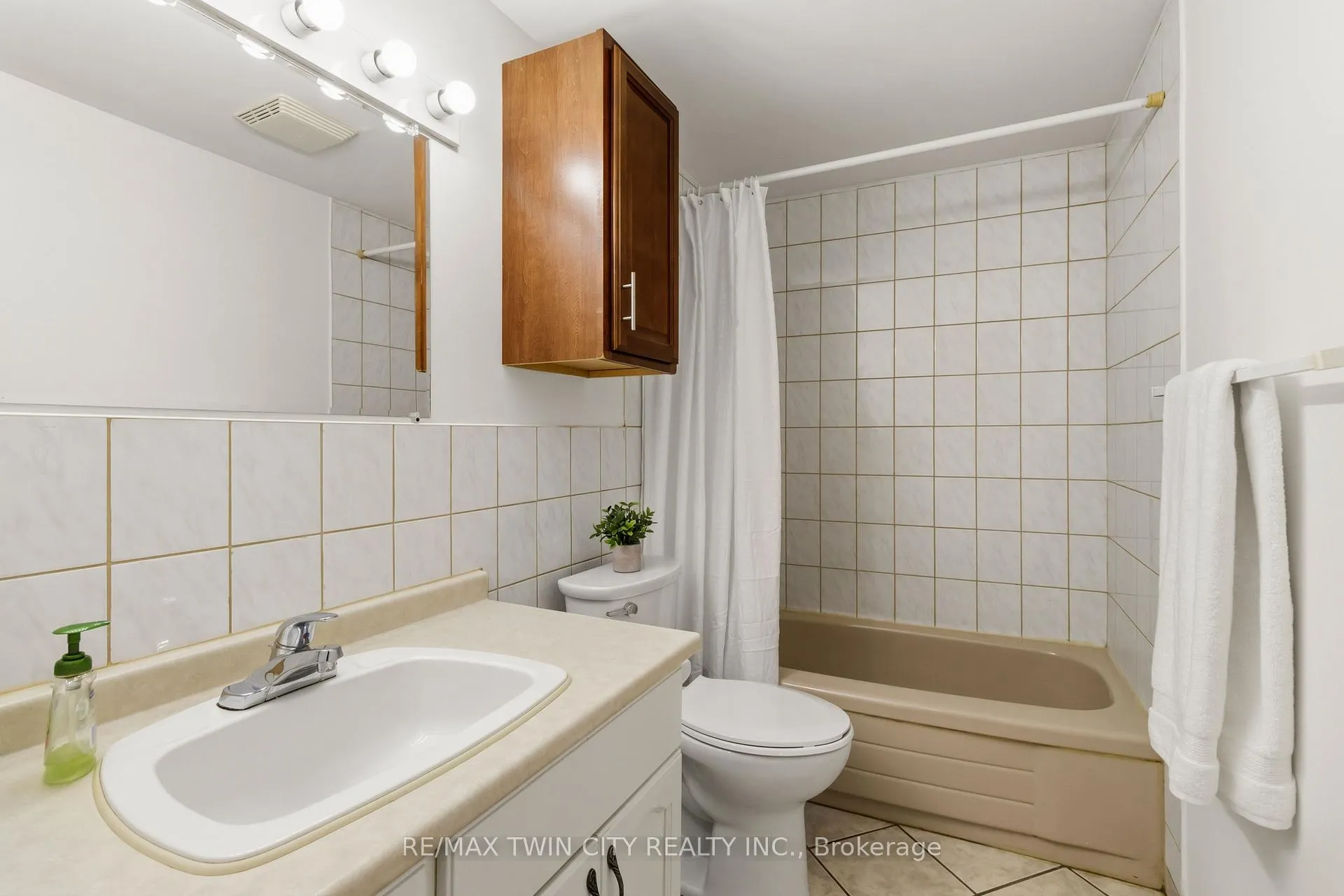 Photo 25 of Unit C, 51 Metcalfe Crescent, Brantford, North Park/Wood St. — HOMEH