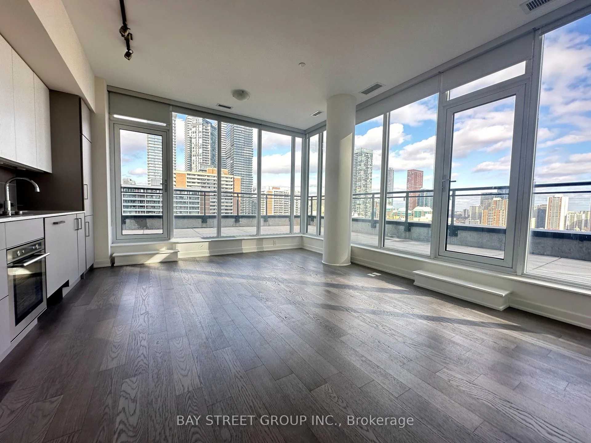 Photo 3 of Unit 1703, 17 Dundonald Street, Toronto, Church-Yonge Corridor — HOMEH