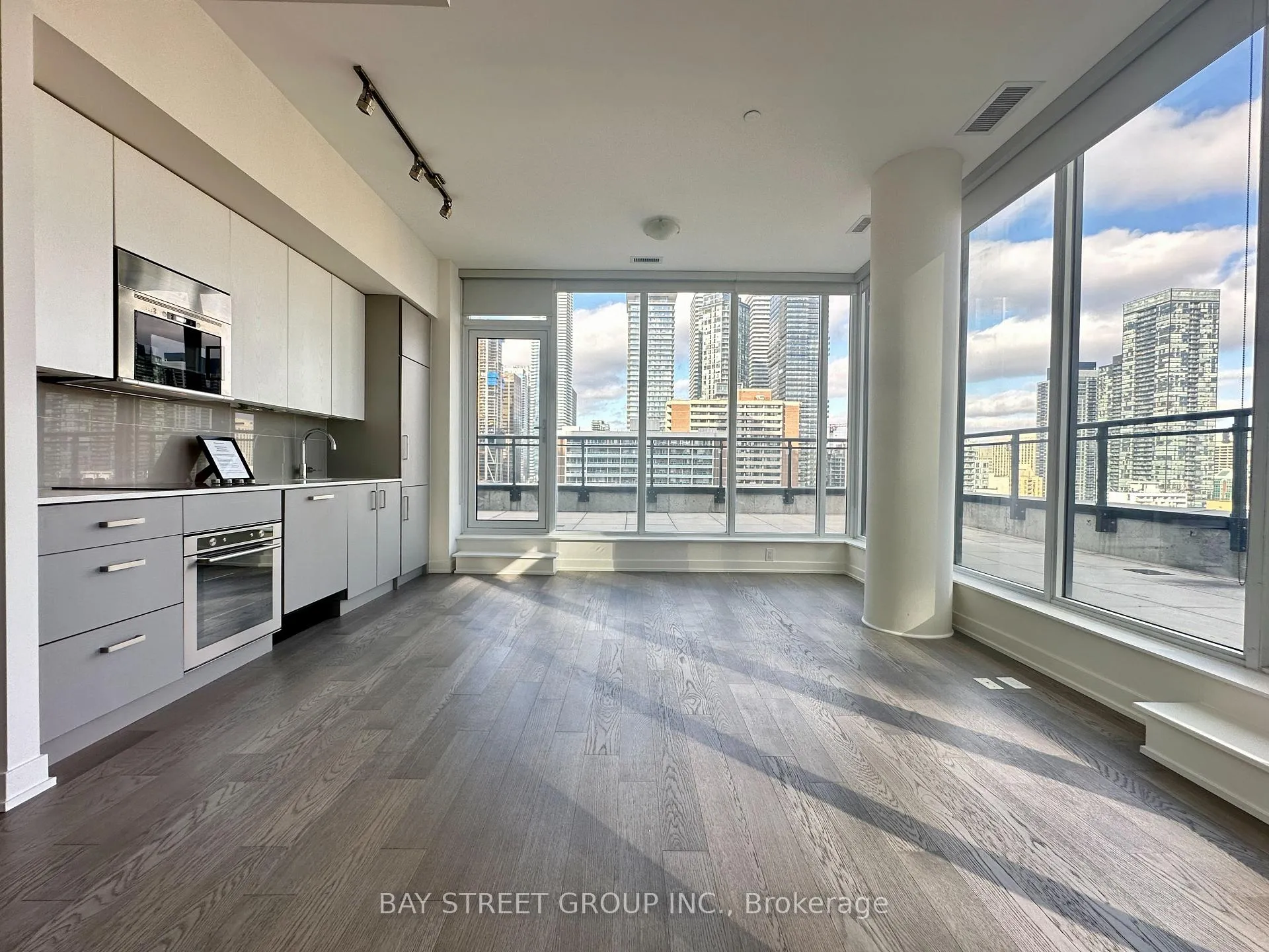 Photo 6 of Unit 1703, 17 Dundonald Street, Toronto, Church-Yonge Corridor — HOMEH