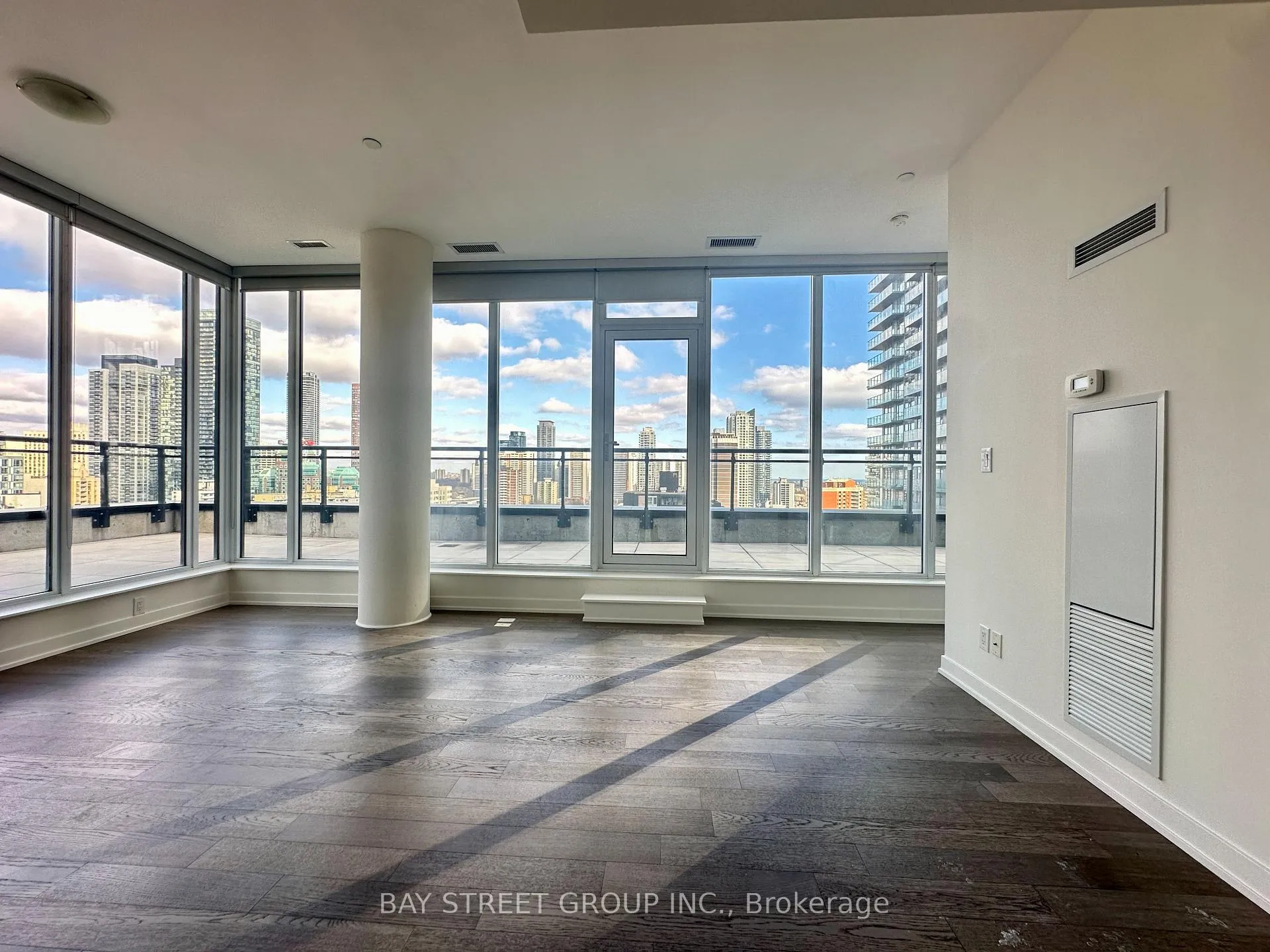 Photo 11 of Unit 1703, 17 Dundonald Street, Toronto, Church-Yonge Corridor — HOMEH