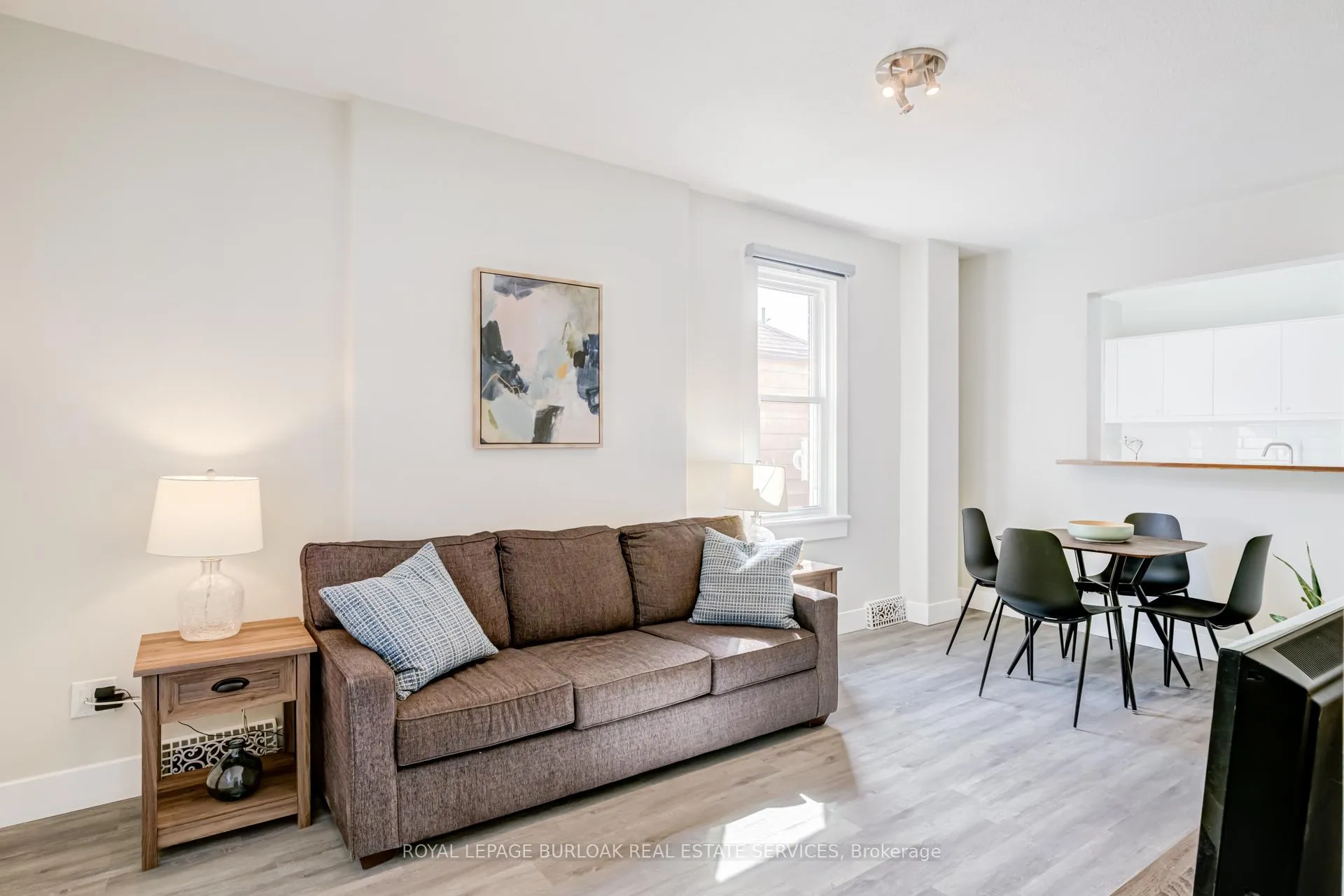 Photo 5 of 131 Park Row N, Hamilton, Crown Point — HOMEH