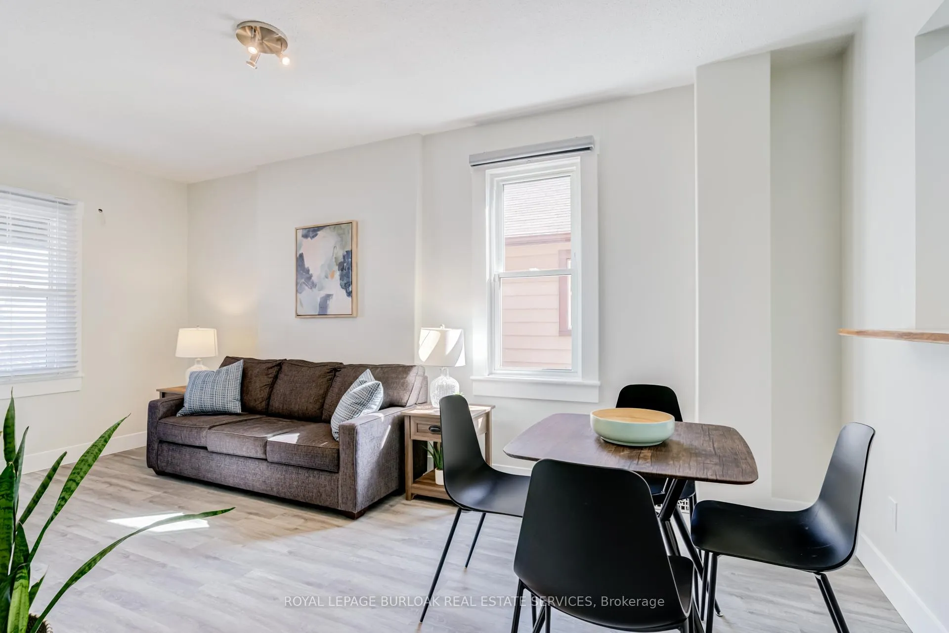 Photo 6 of 131 Park Row N, Hamilton, Crown Point — HOMEH