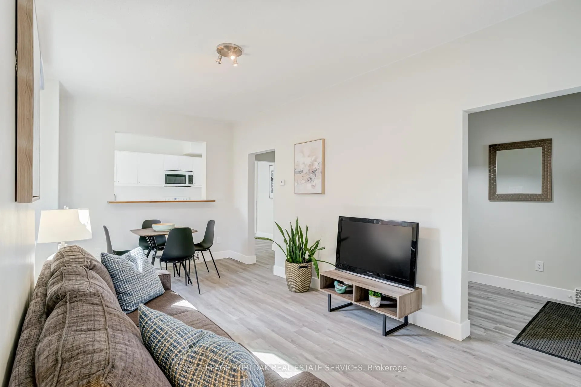 Photo 7 of 131 Park Row N, Hamilton, Crown Point — HOMEH