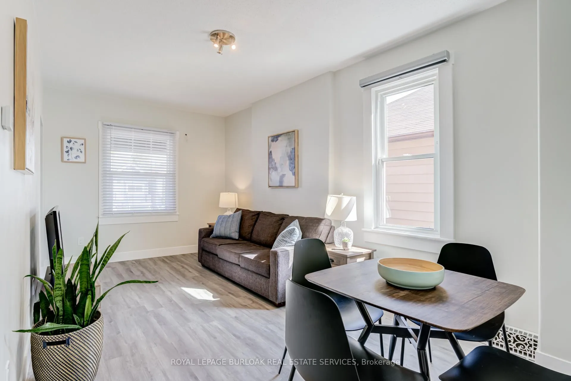 Photo 8 of 131 Park Row N, Hamilton, Crown Point — HOMEH