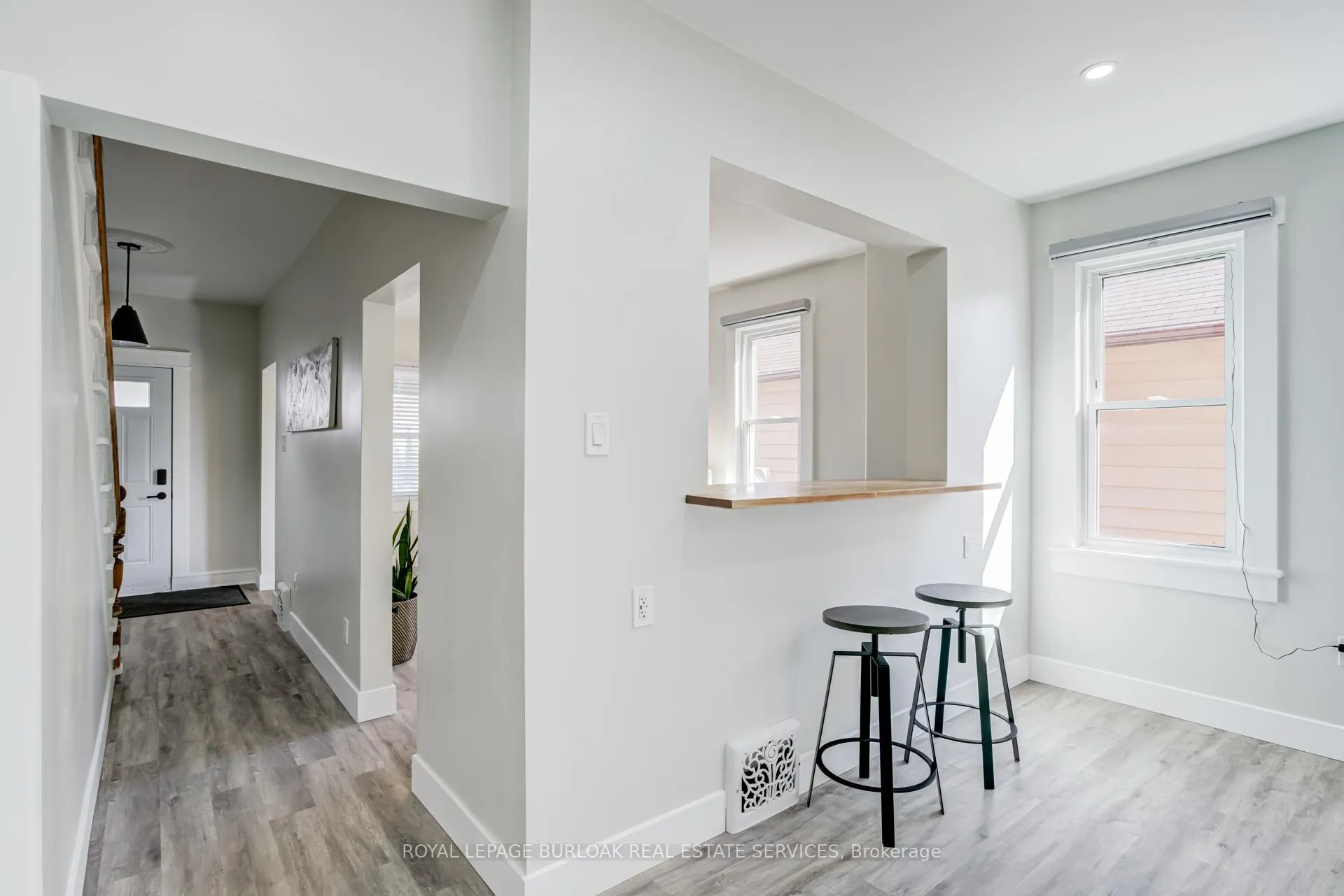 Photo 10 of 131 Park Row N, Hamilton, Crown Point — HOMEH