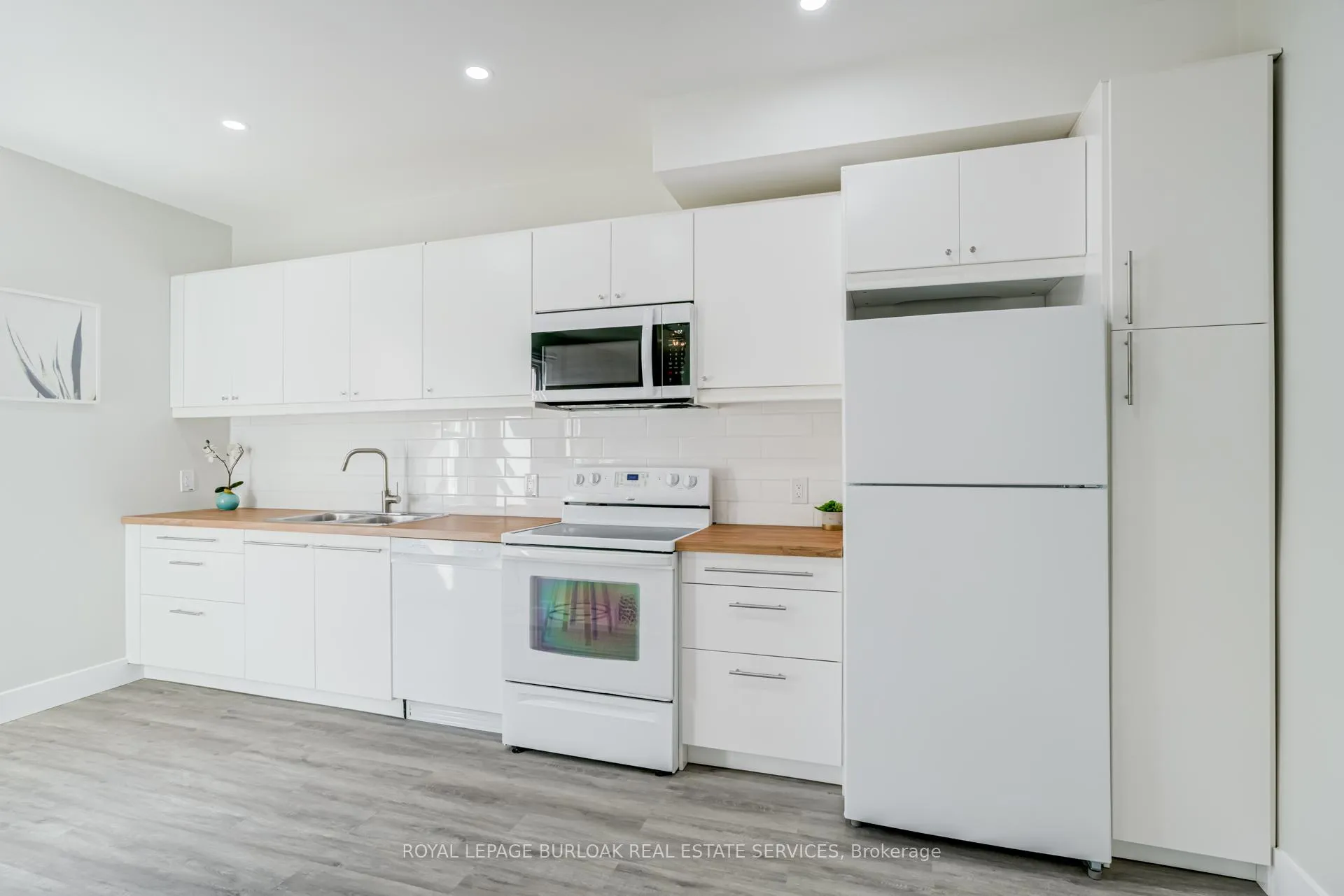 Photo 11 of 131 Park Row N, Hamilton, Crown Point — HOMEH