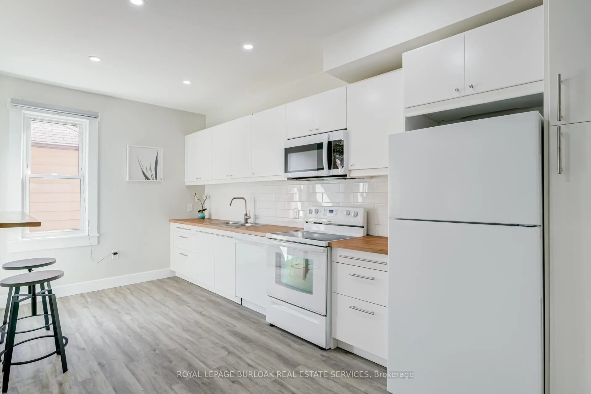 Photo 12 of 131 Park Row N, Hamilton, Crown Point — HOMEH