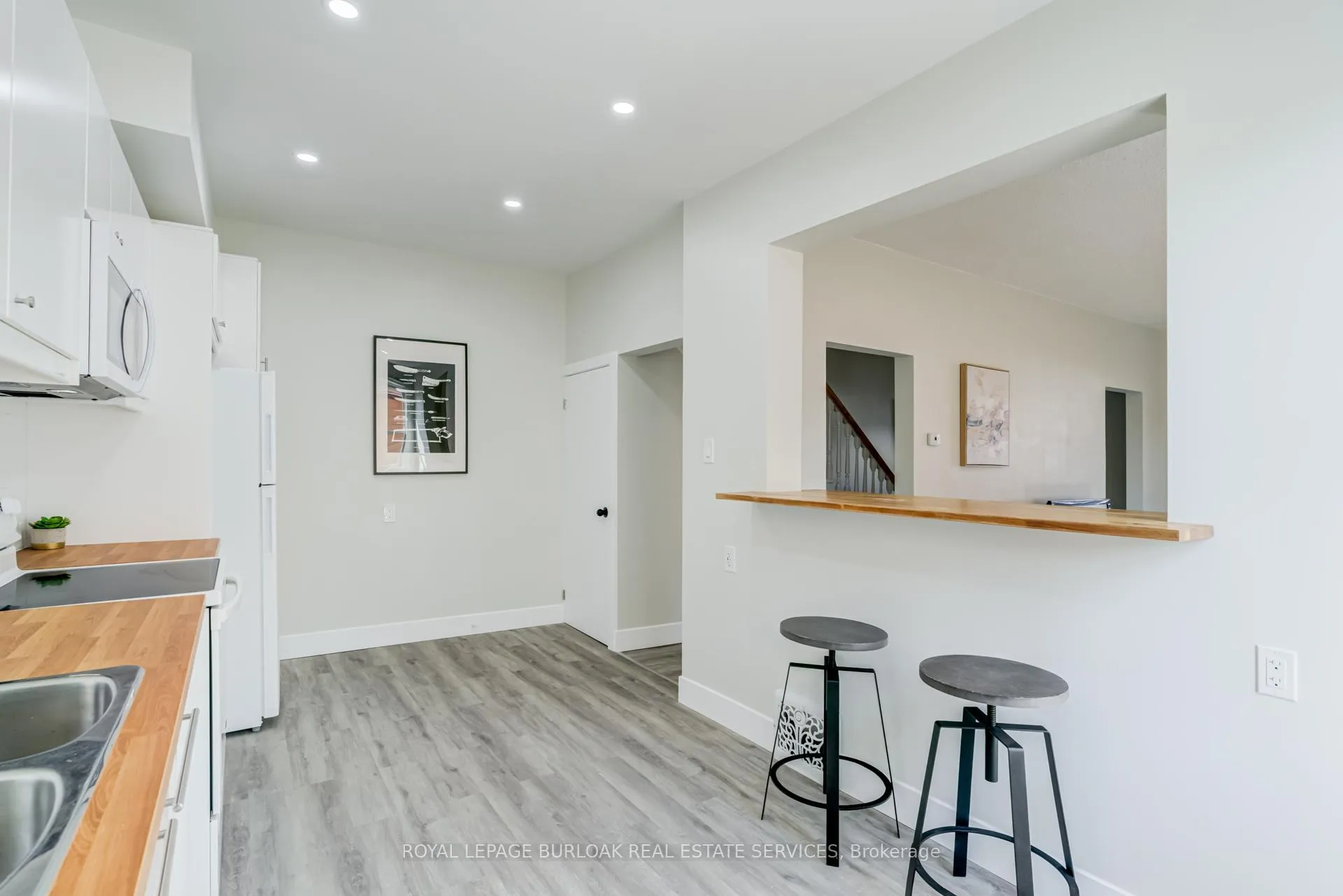 Photo 13 of 131 Park Row N, Hamilton, Crown Point — HOMEH