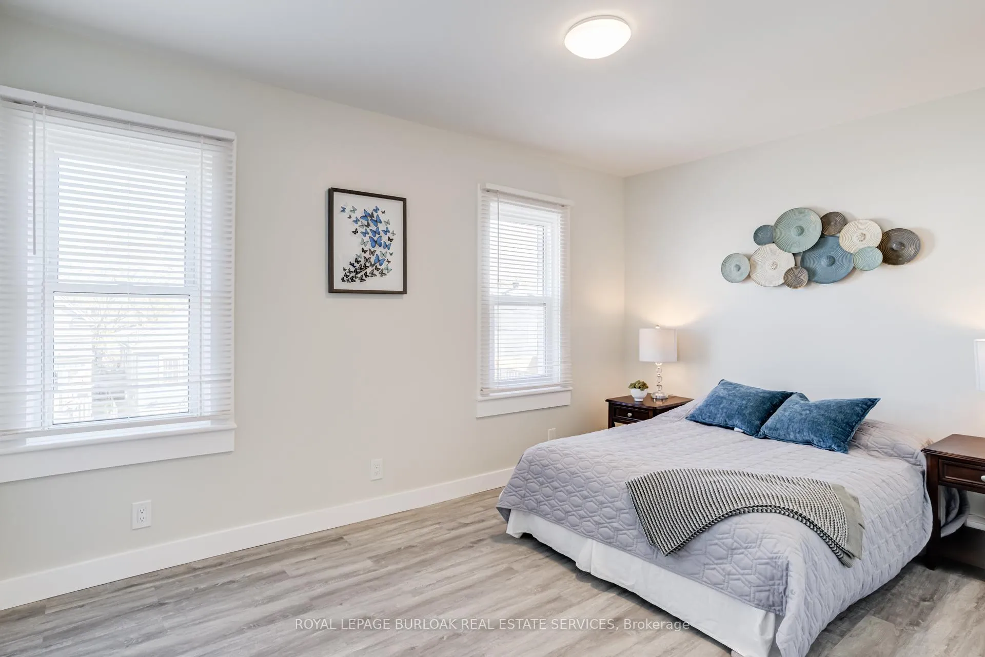 Photo 14 of 131 Park Row N, Hamilton, Crown Point — HOMEH
