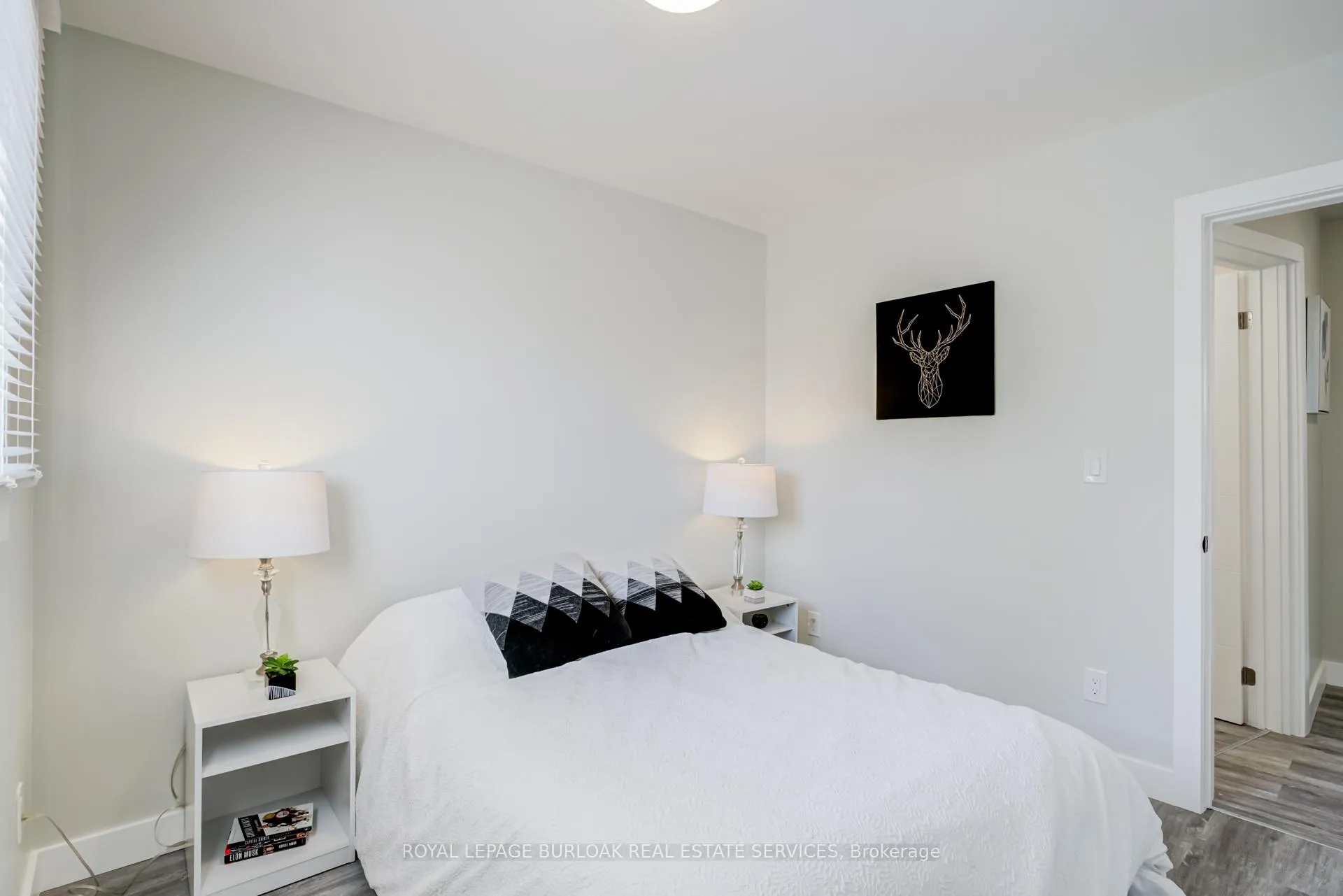 Photo 16 of 131 Park Row N, Hamilton, Crown Point — HOMEH