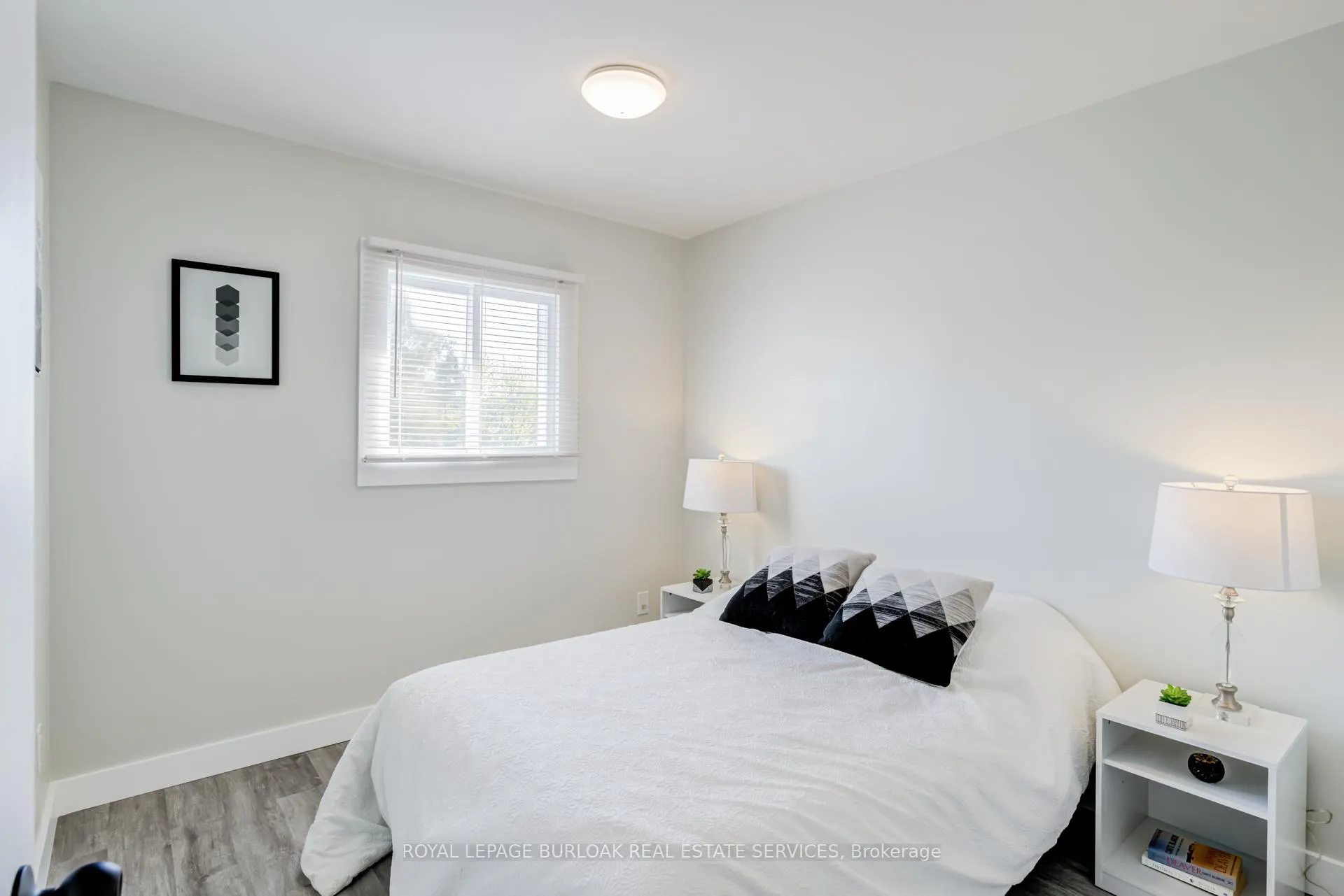Photo 17 of 131 Park Row N, Hamilton, Crown Point — HOMEH