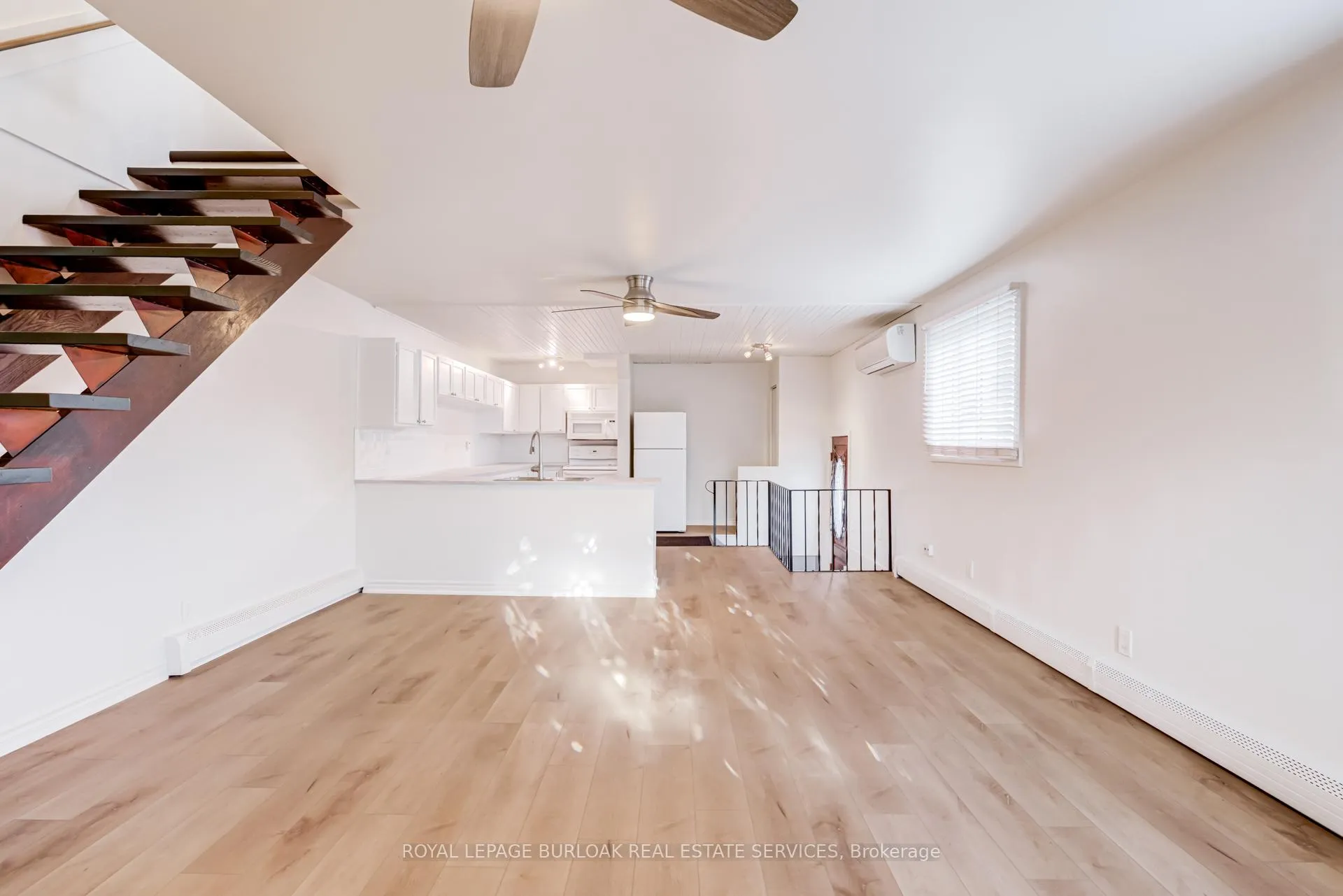 Photo 27 of 131 Park Row N, Hamilton, Crown Point — HOMEH