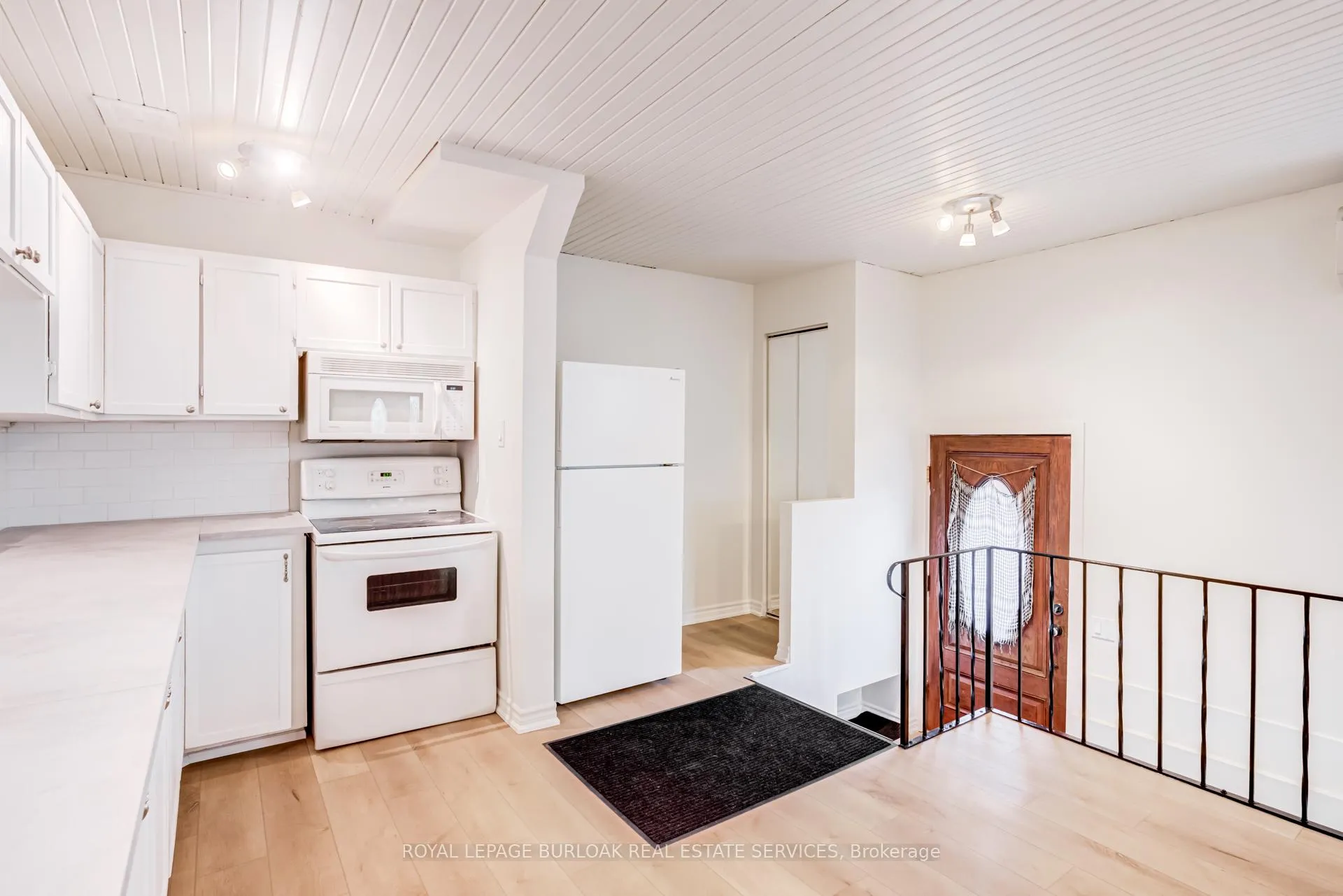 Photo 31 of 131 Park Row N, Hamilton, Crown Point — HOMEH