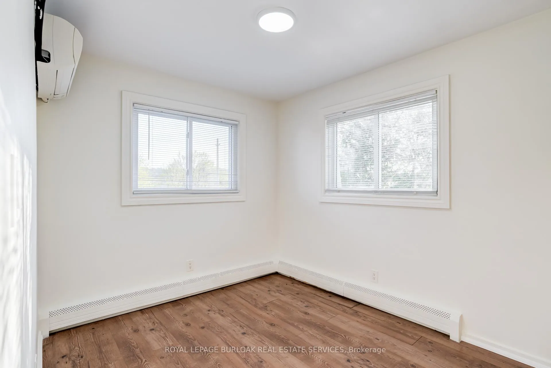 Photo 32 of 131 Park Row N, Hamilton, Crown Point — HOMEH