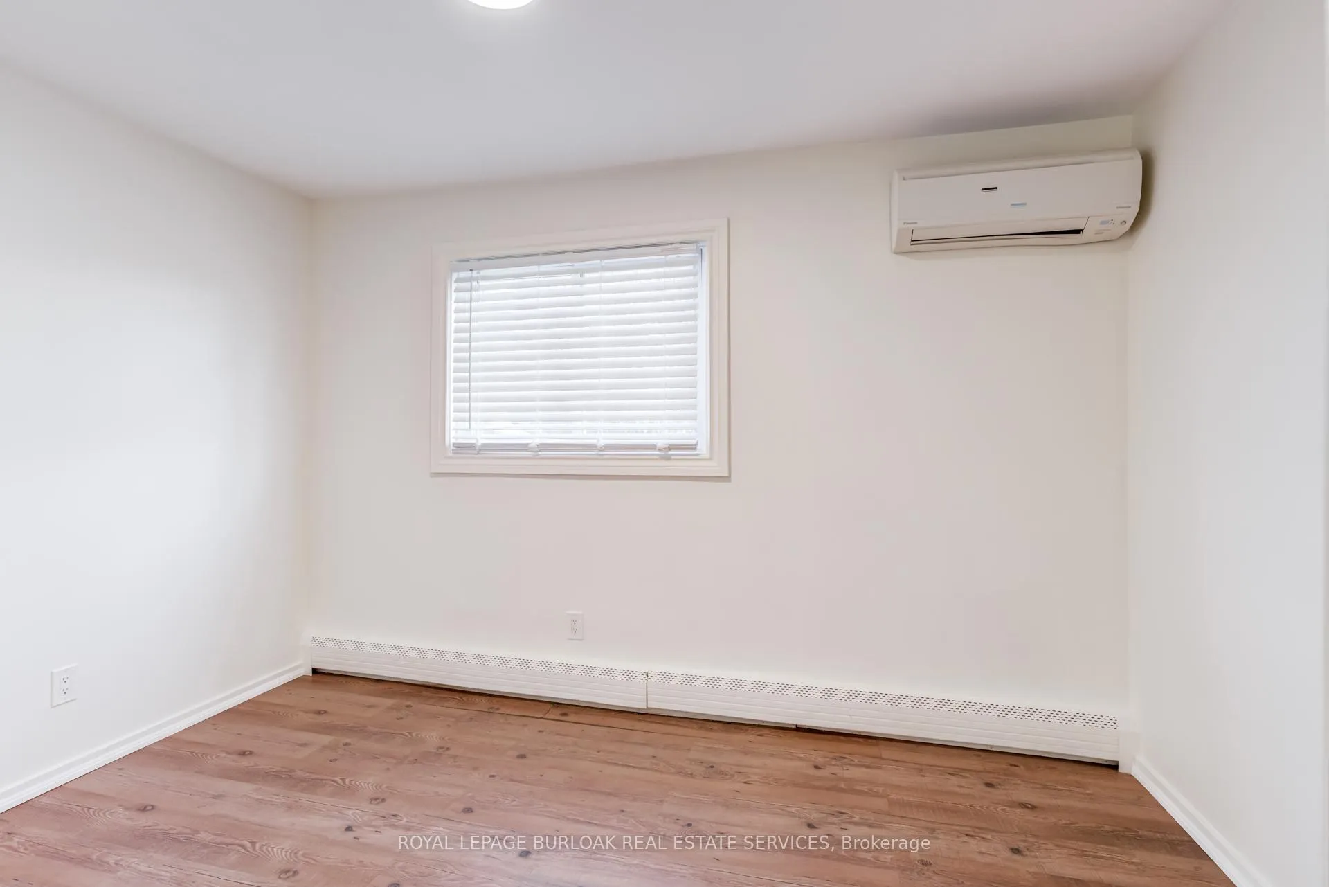 Photo 34 of 131 Park Row N, Hamilton, Crown Point — HOMEH