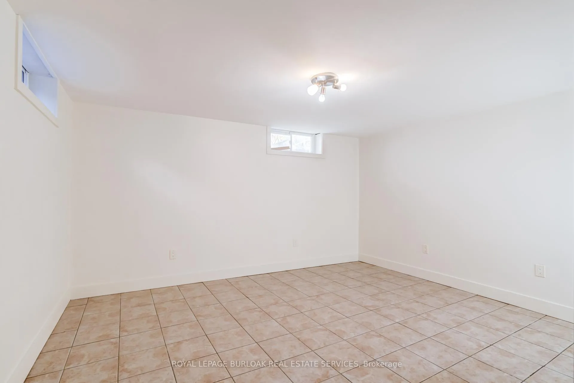 Photo 42 of 131 Park Row N, Hamilton, Crown Point — HOMEH