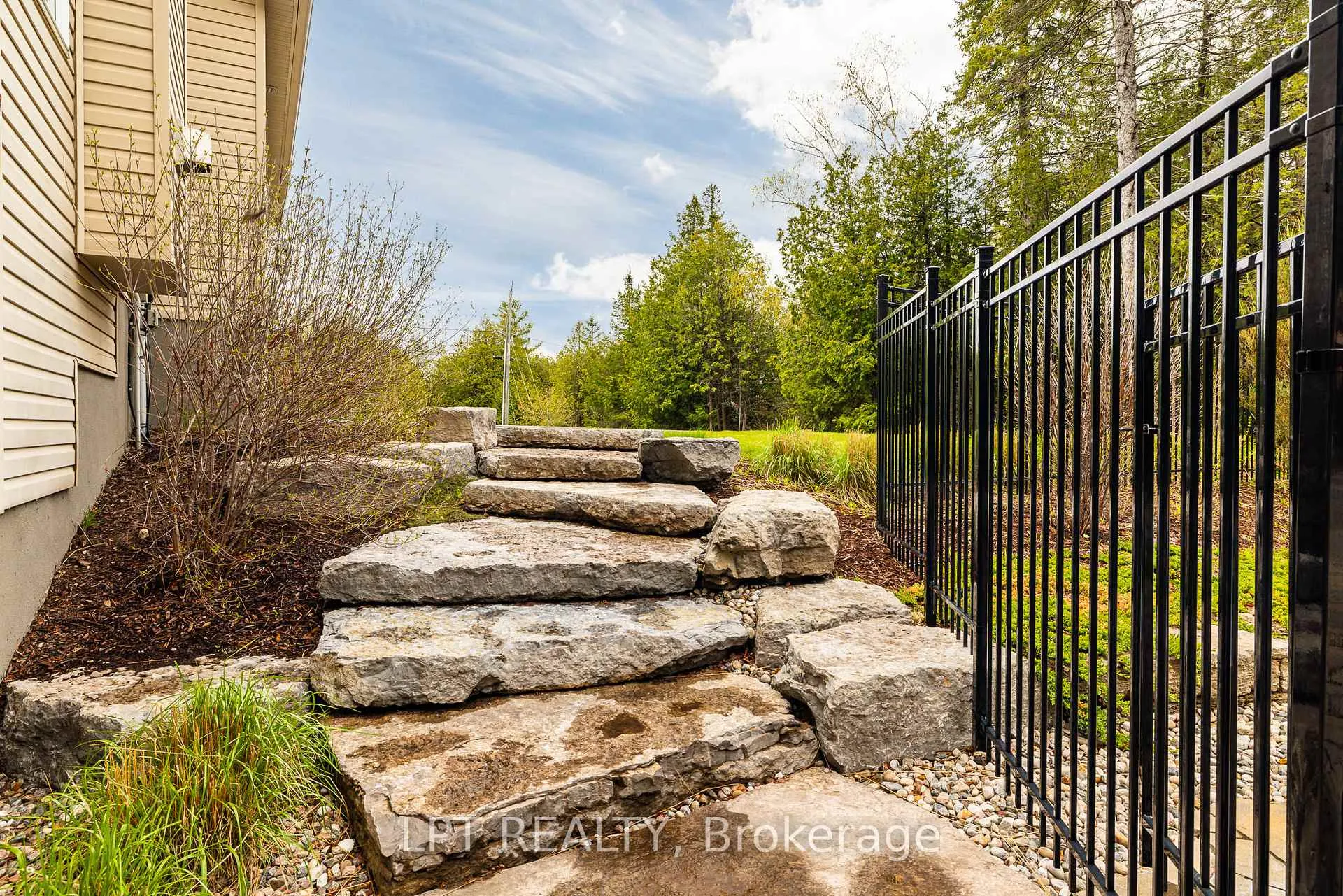 Photo 46 of 45 Canadian Drive, Ottawa, Remainder of Stittsville & Area — HOMEH