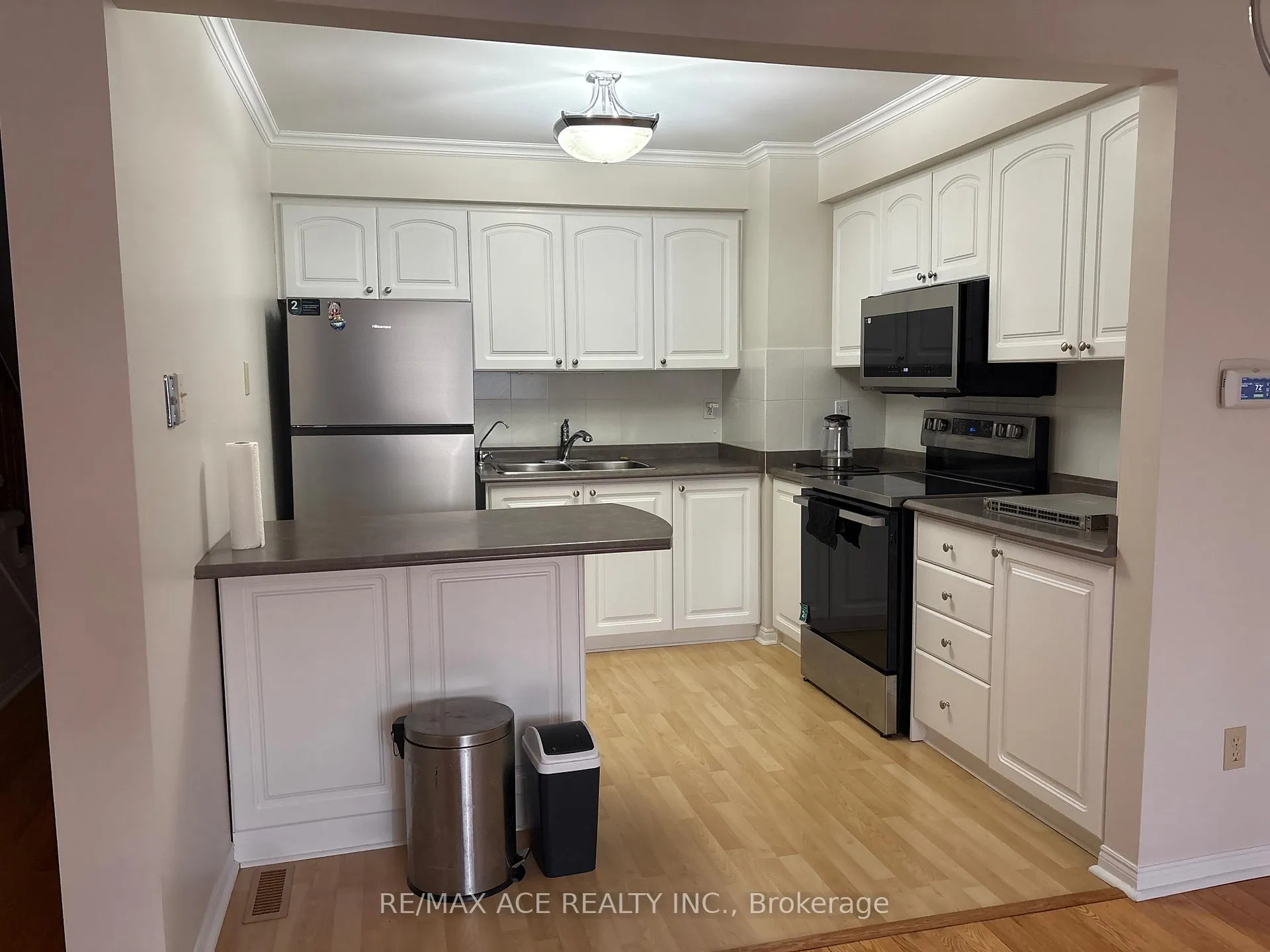 Photo 3 of Unit 37, 26 Moss Boulevard, Hamilton, Dundas — HOMEH