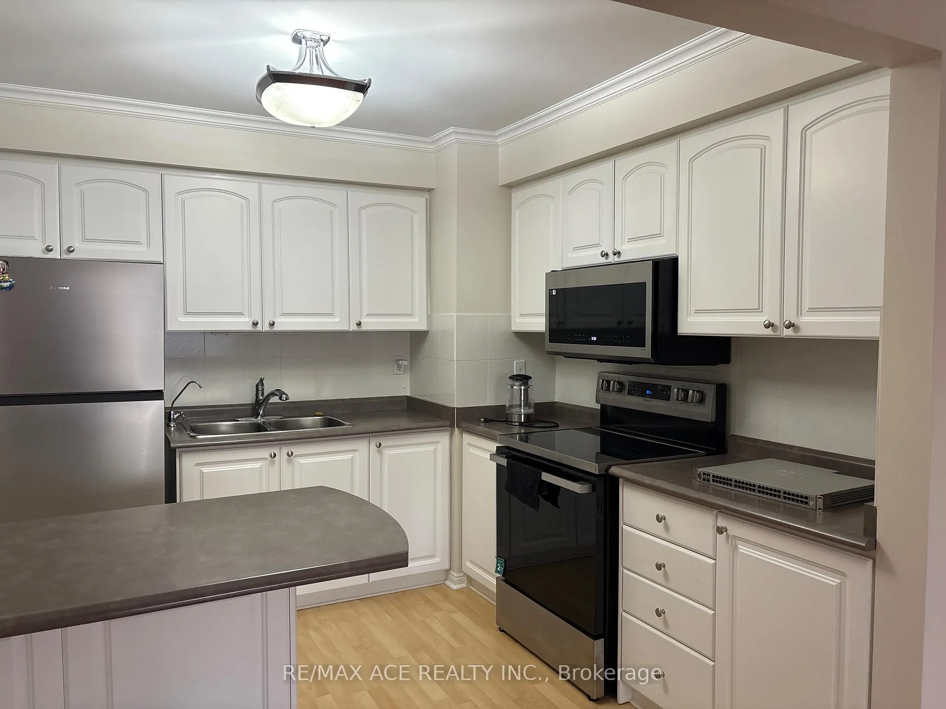 Photo 4 of Unit 37, 26 Moss Boulevard, Hamilton, Dundas — HOMEH
