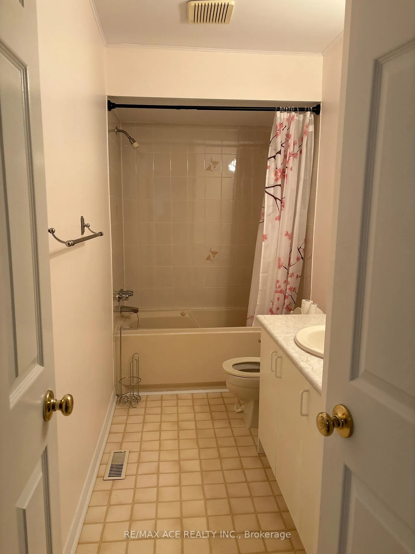 Photo 11 of Unit 37, 26 Moss Boulevard, Hamilton, Dundas — HOMEH