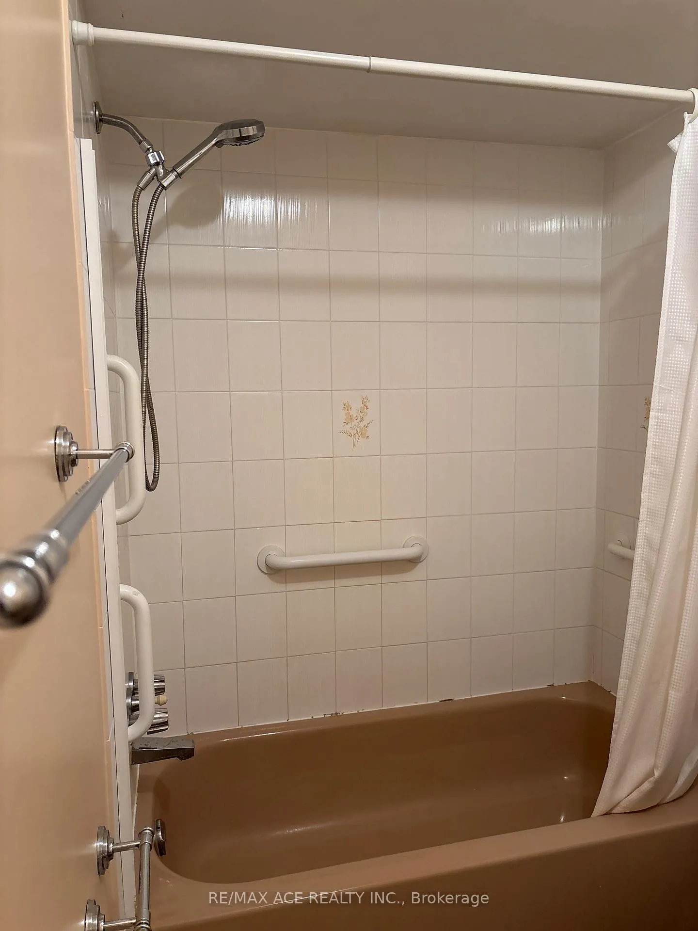 Photo 12 of Unit 37, 26 Moss Boulevard, Hamilton, Dundas — HOMEH