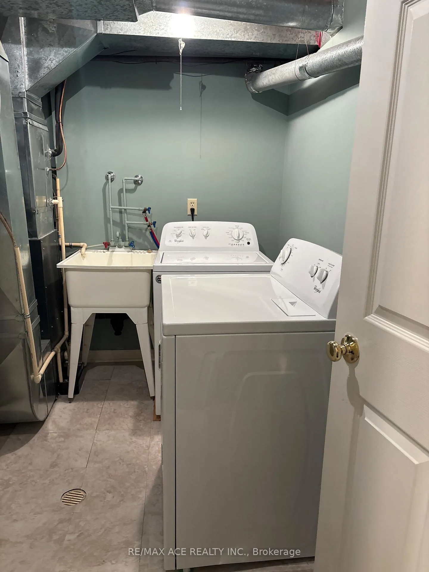 Photo 13 of Unit 37, 26 Moss Boulevard, Hamilton, Dundas — HOMEH