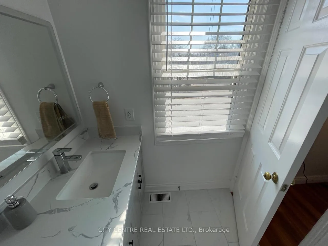 Photo 20 of 79 Tamarack Circle, Etobicoke, Kingsview Village-The Westway — HOMEH