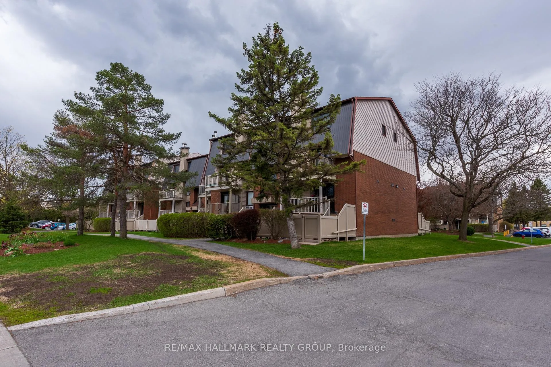 Photo 2 of Unit 8, 49 Sherway Drive, Ottawa, Barrhaven - Pheasant Run — HOMEH