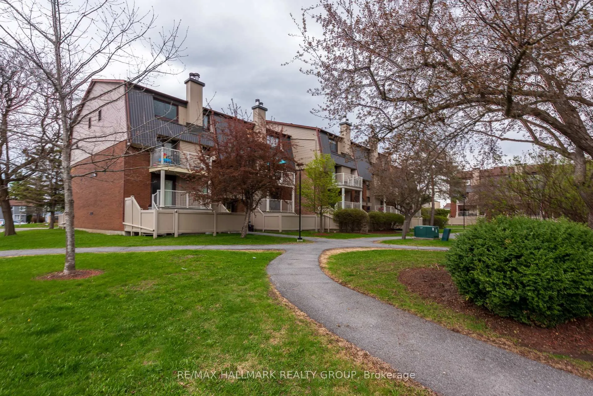 Photo 3 of Unit 8, 49 Sherway Drive, Ottawa, Barrhaven - Pheasant Run — HOMEH