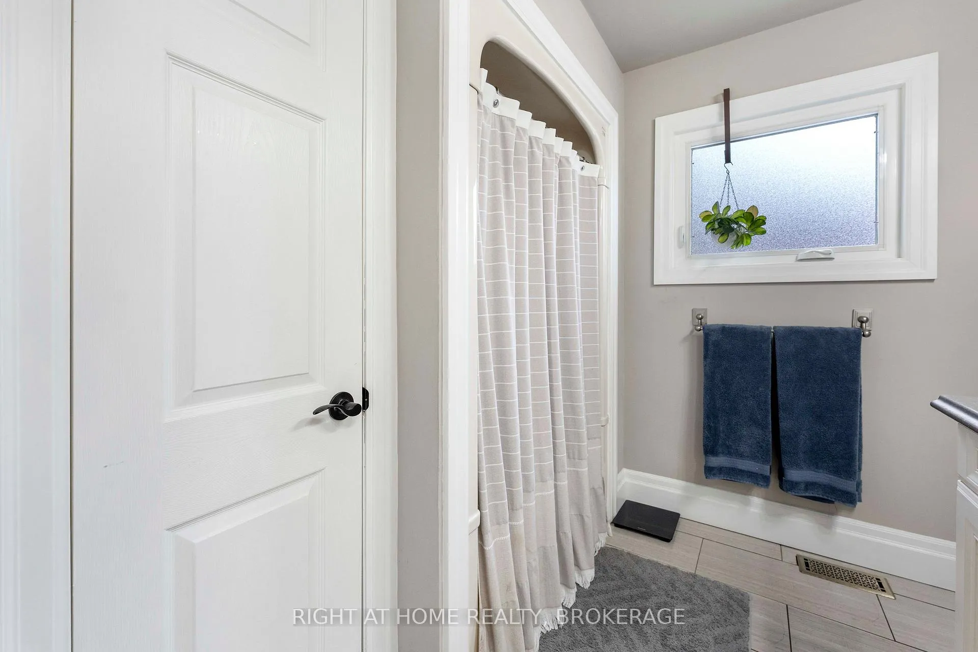 Photo 18 of 57 Metcalfe Street, Thorold, Thorold Downtown — HOMEH
