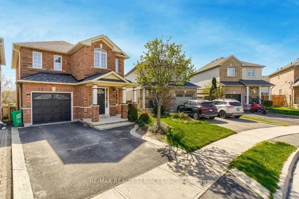 Photo 2 of 50 Oakmeadow Drive, Brampton, Fletcher's Meadow — HOMEH